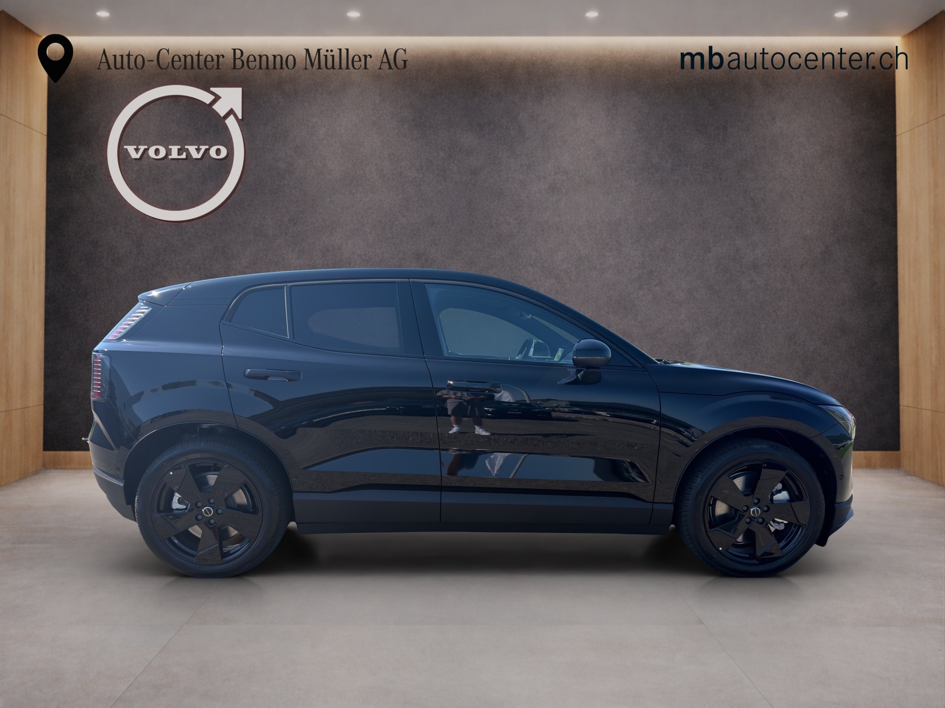 VOLVO EX30 E60 Twin Ultra Performance Sw. Black Ed. AWD-image-5