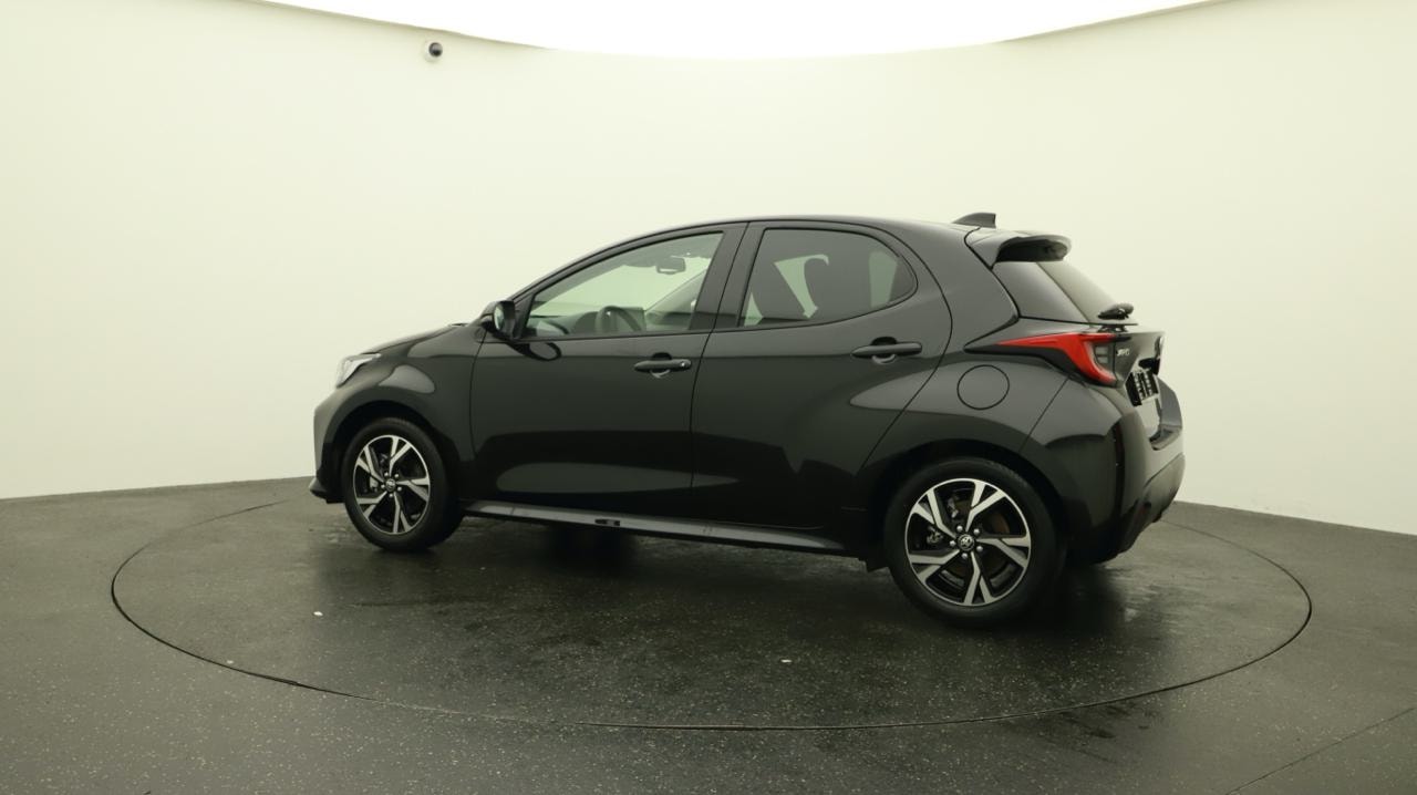 TOYOTA Yaris 1.5 Sport e-CVT-showroom-element-2