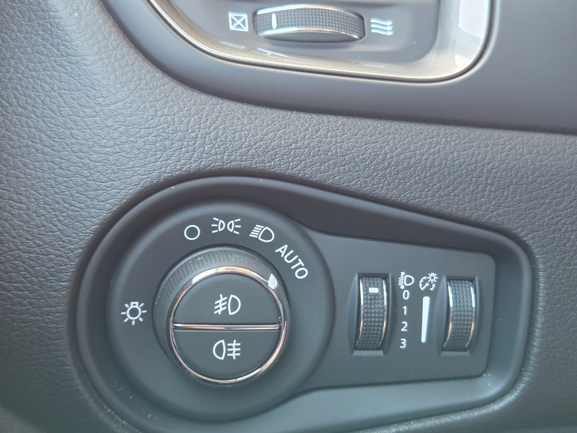 JEEP Renegade 1.5 MHEV Summit-image-14