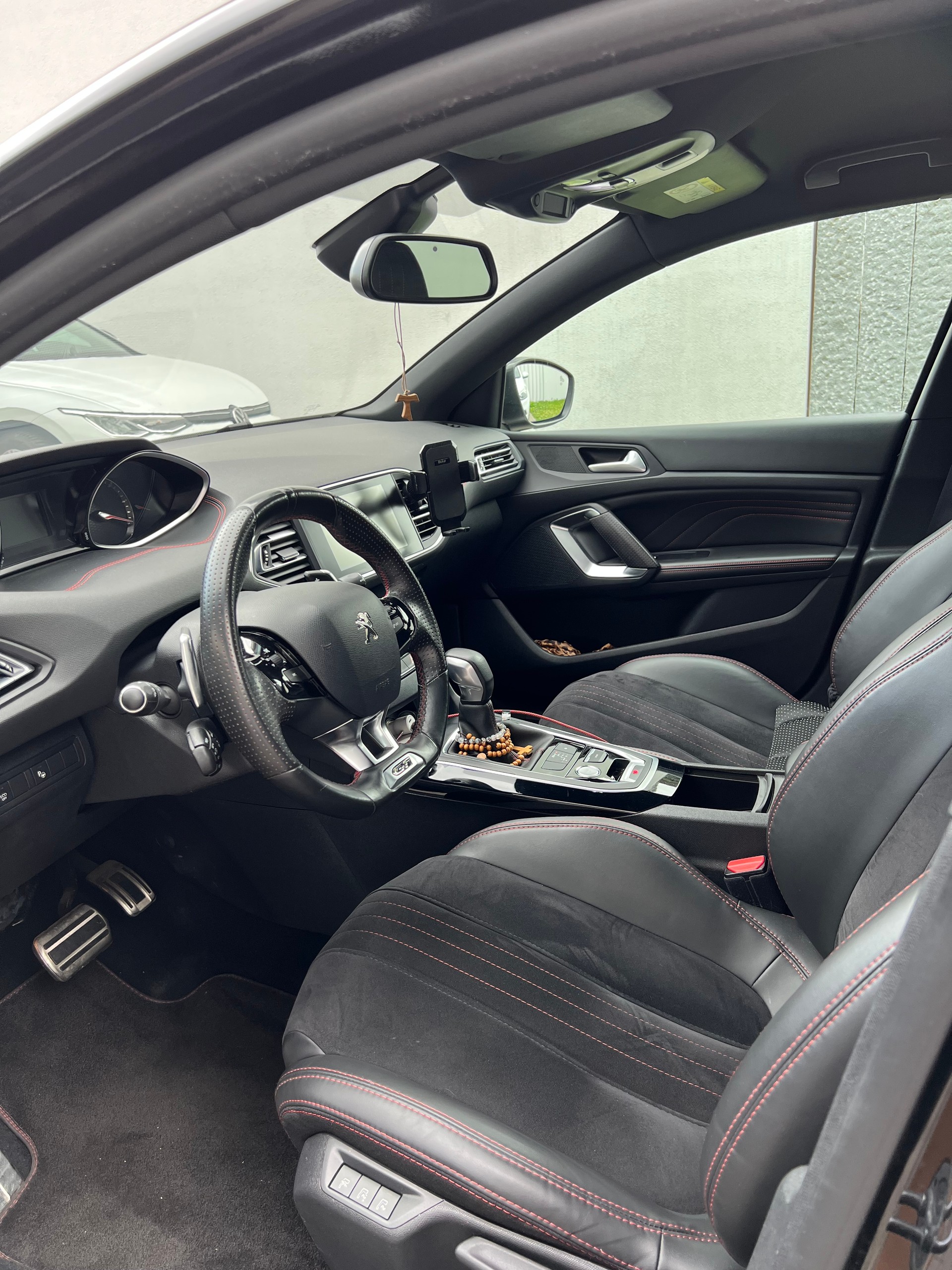 PEUGEOT 2.0 BlueHDi 180 GT-image-4