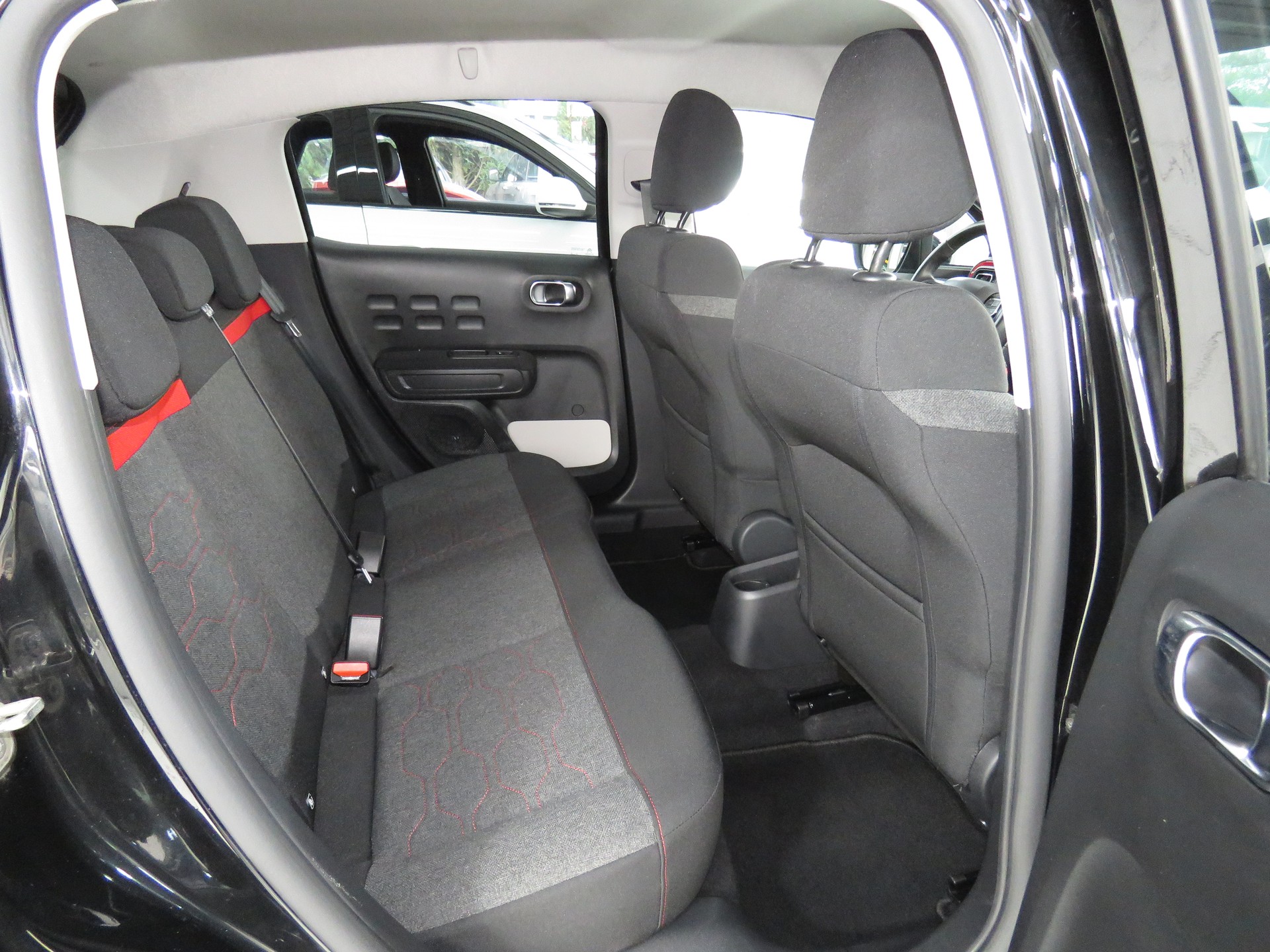 CITROEN C3 1.2i PureTech Shine EAT6-image-12