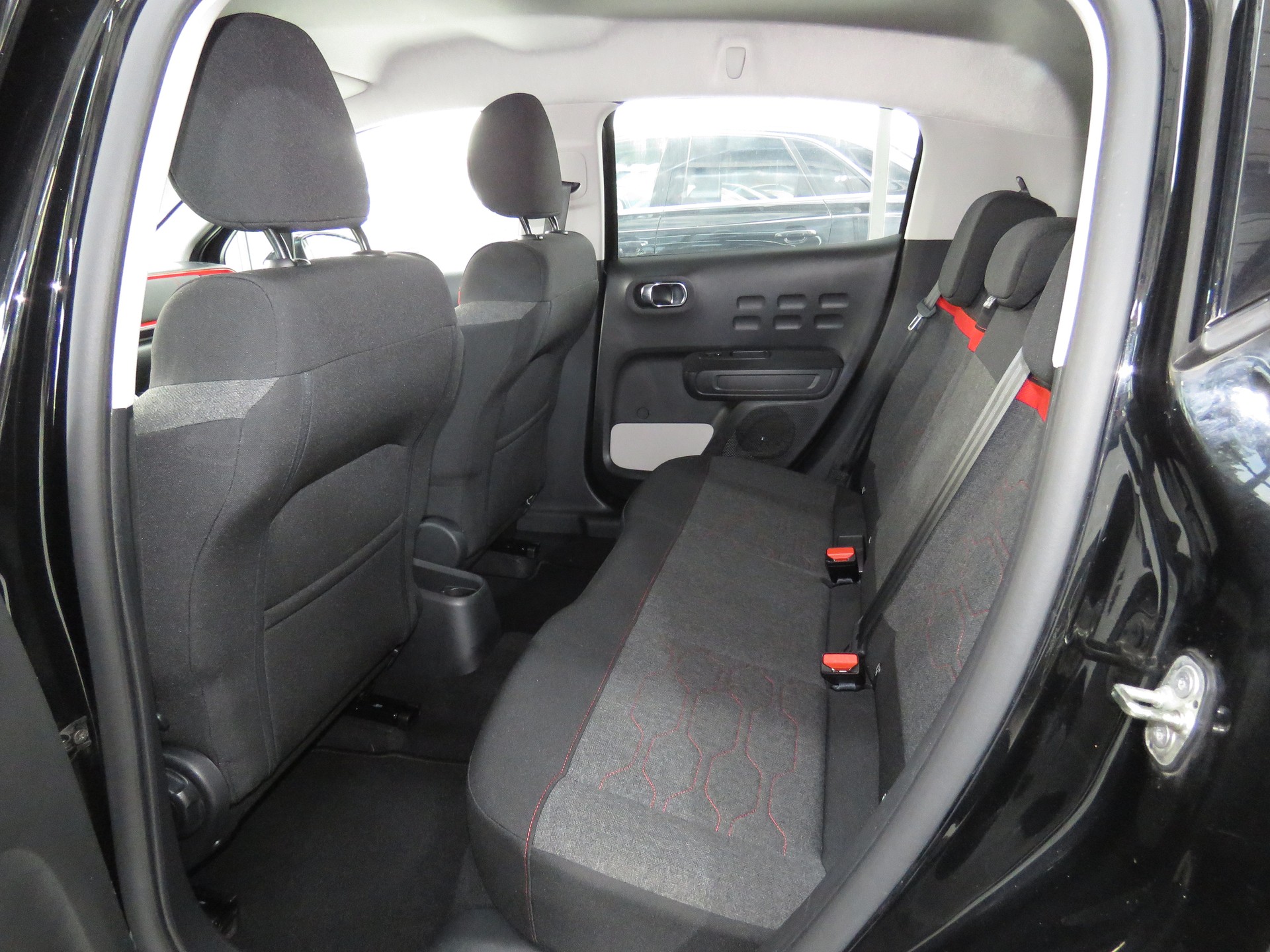 CITROEN C3 1.2i PureTech Shine EAT6-image-8