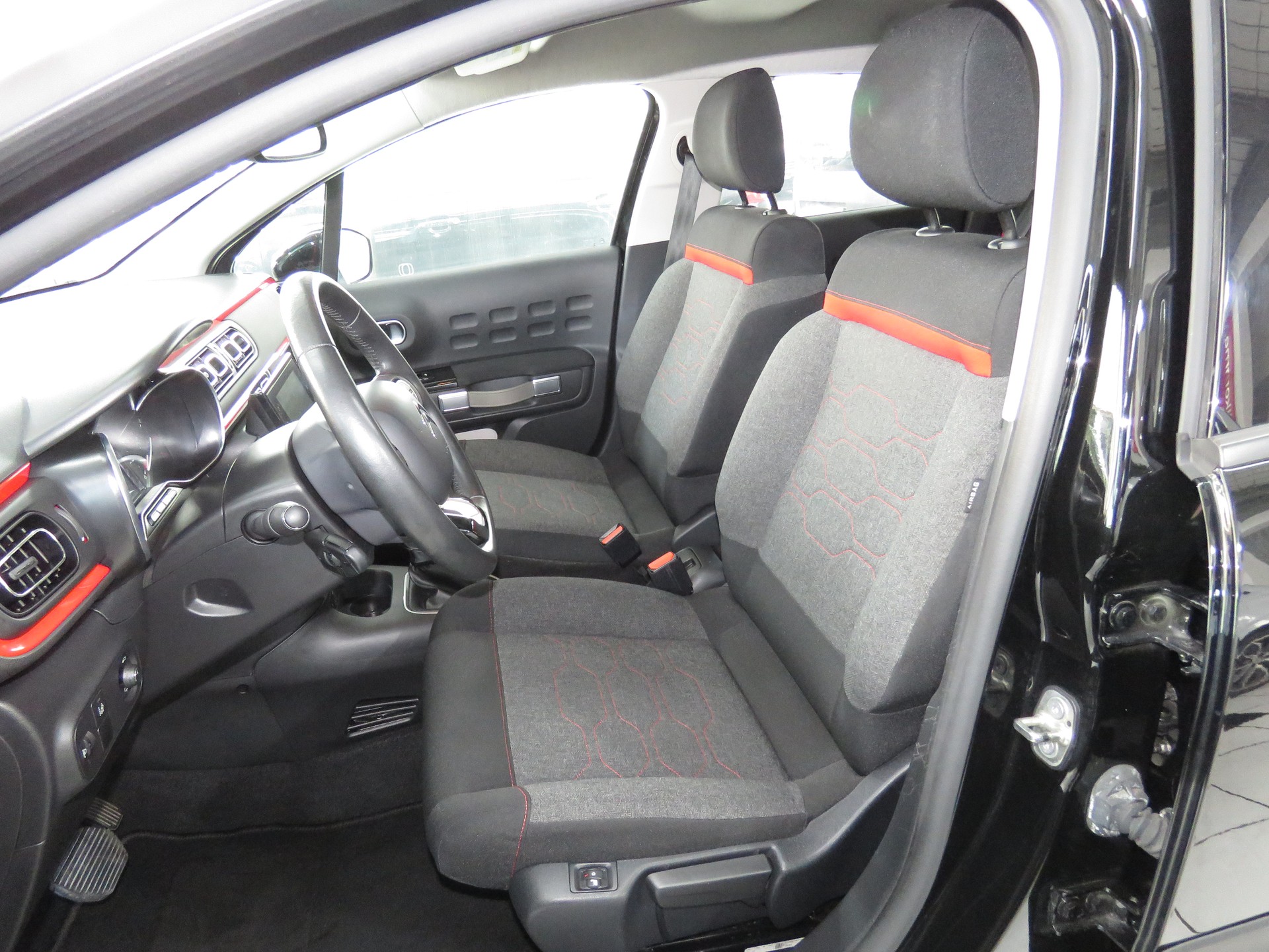 CITROEN C3 1.2i PureTech Shine EAT6-image-7