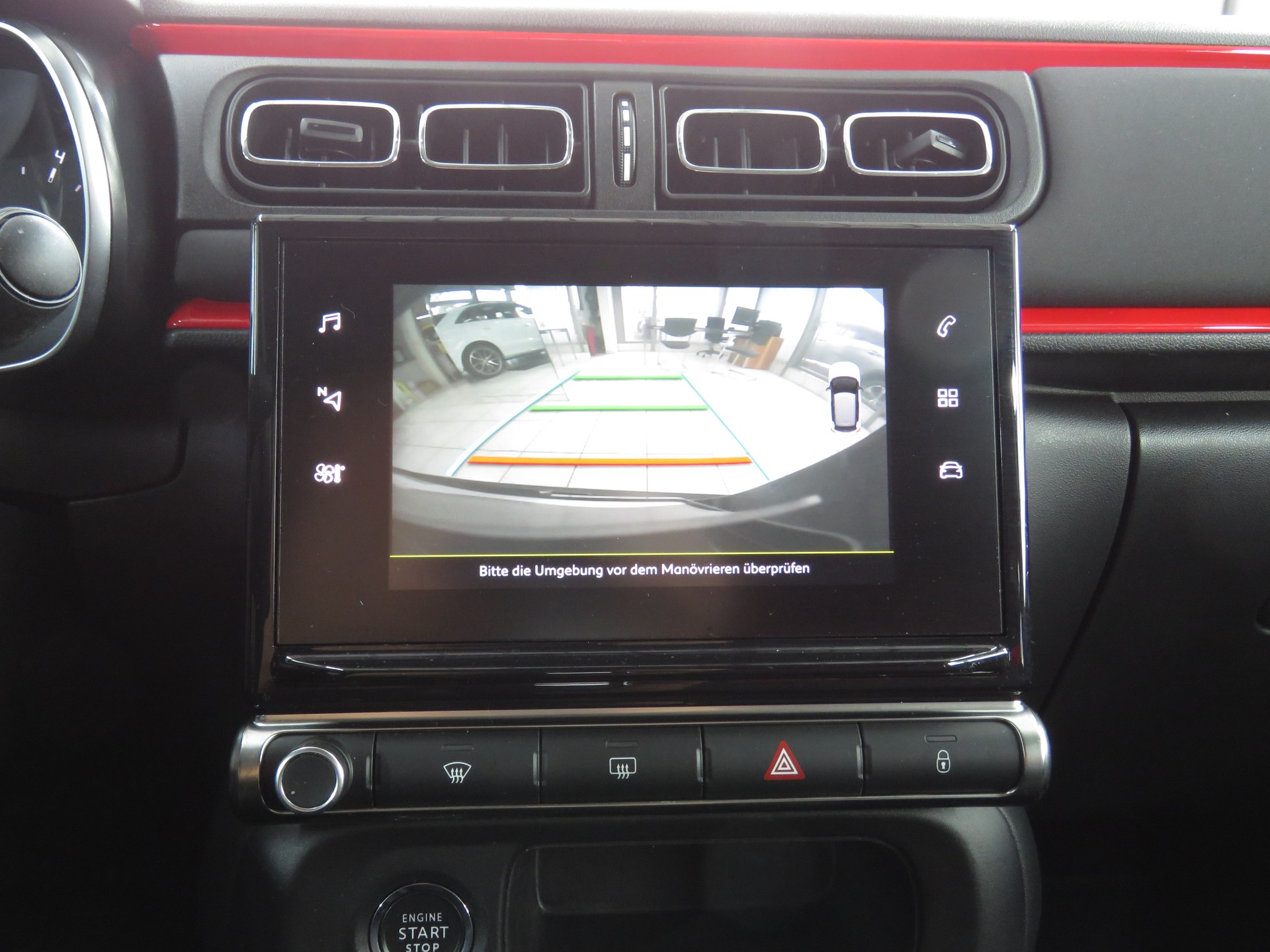 CITROEN C3 1.2i PureTech Shine EAT6-image-16