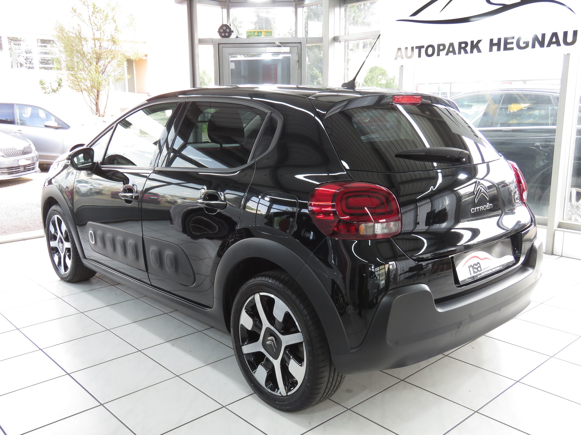 CITROEN C3 1.2i PureTech Shine EAT6-image-5