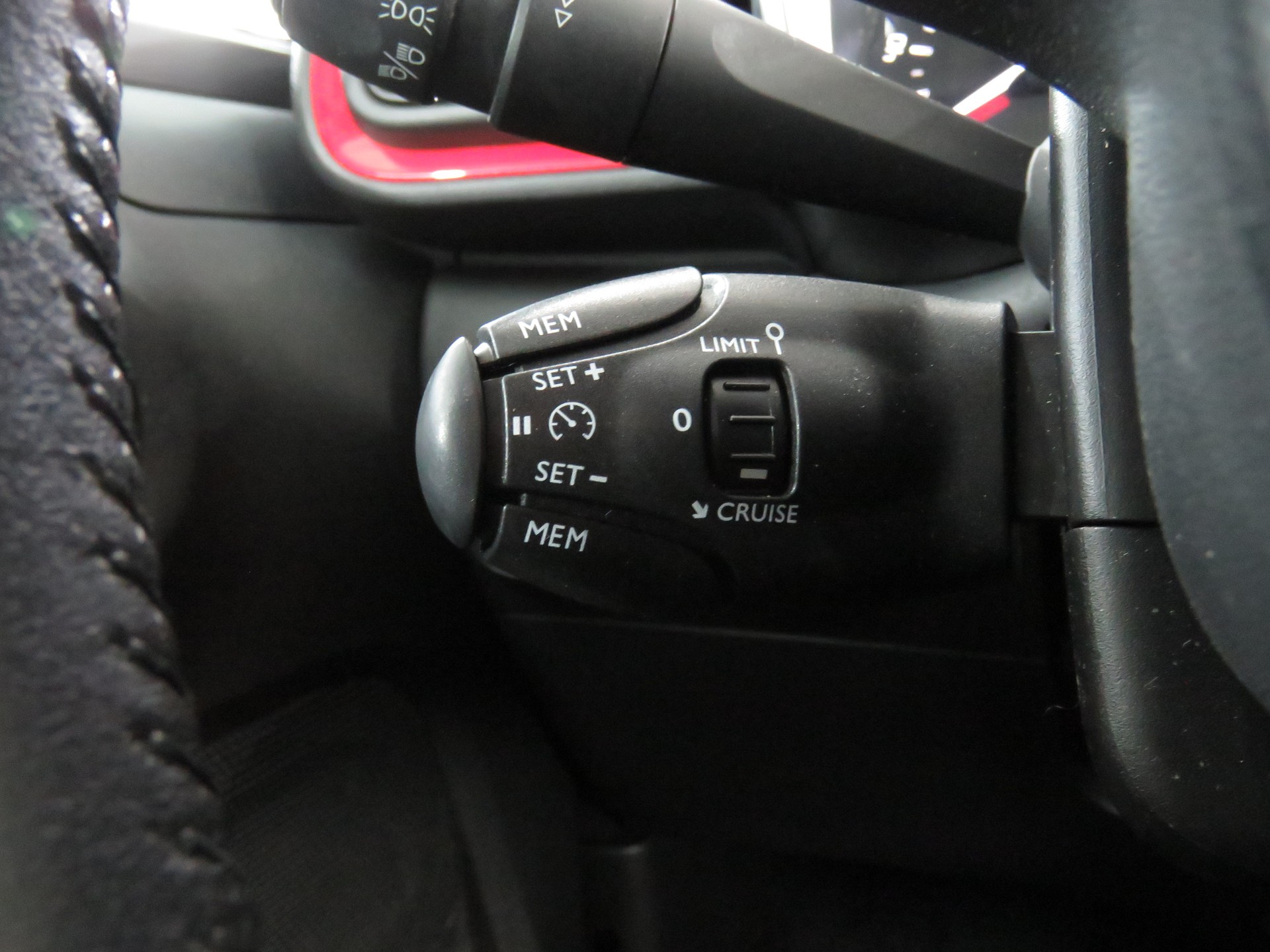 CITROEN C3 1.2i PureTech Shine EAT6-image-15