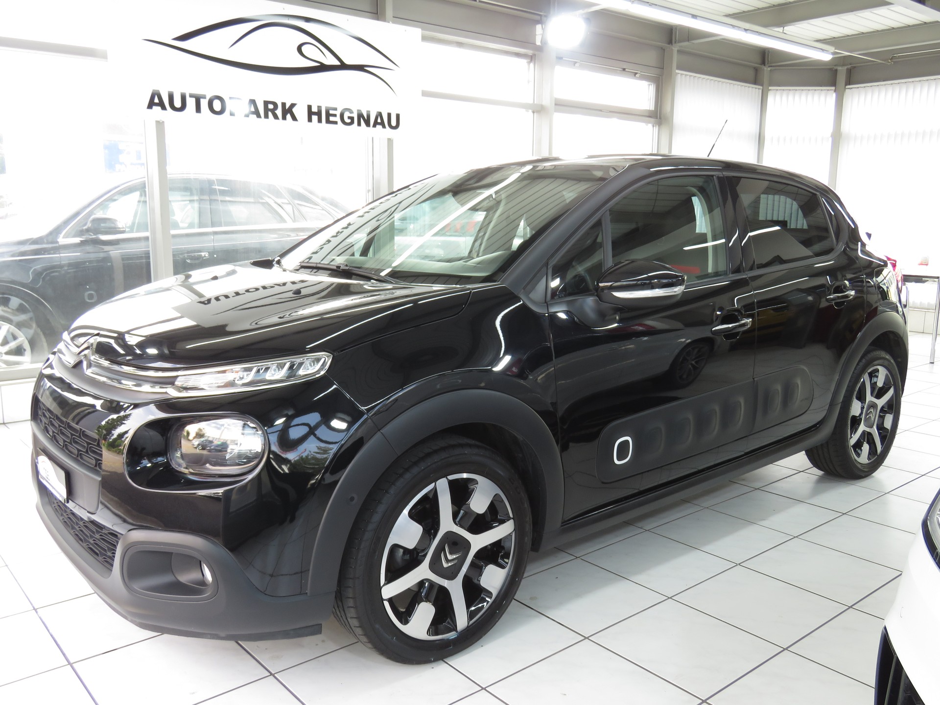 CITROEN C3 1.2i PureTech Shine EAT6-image-0