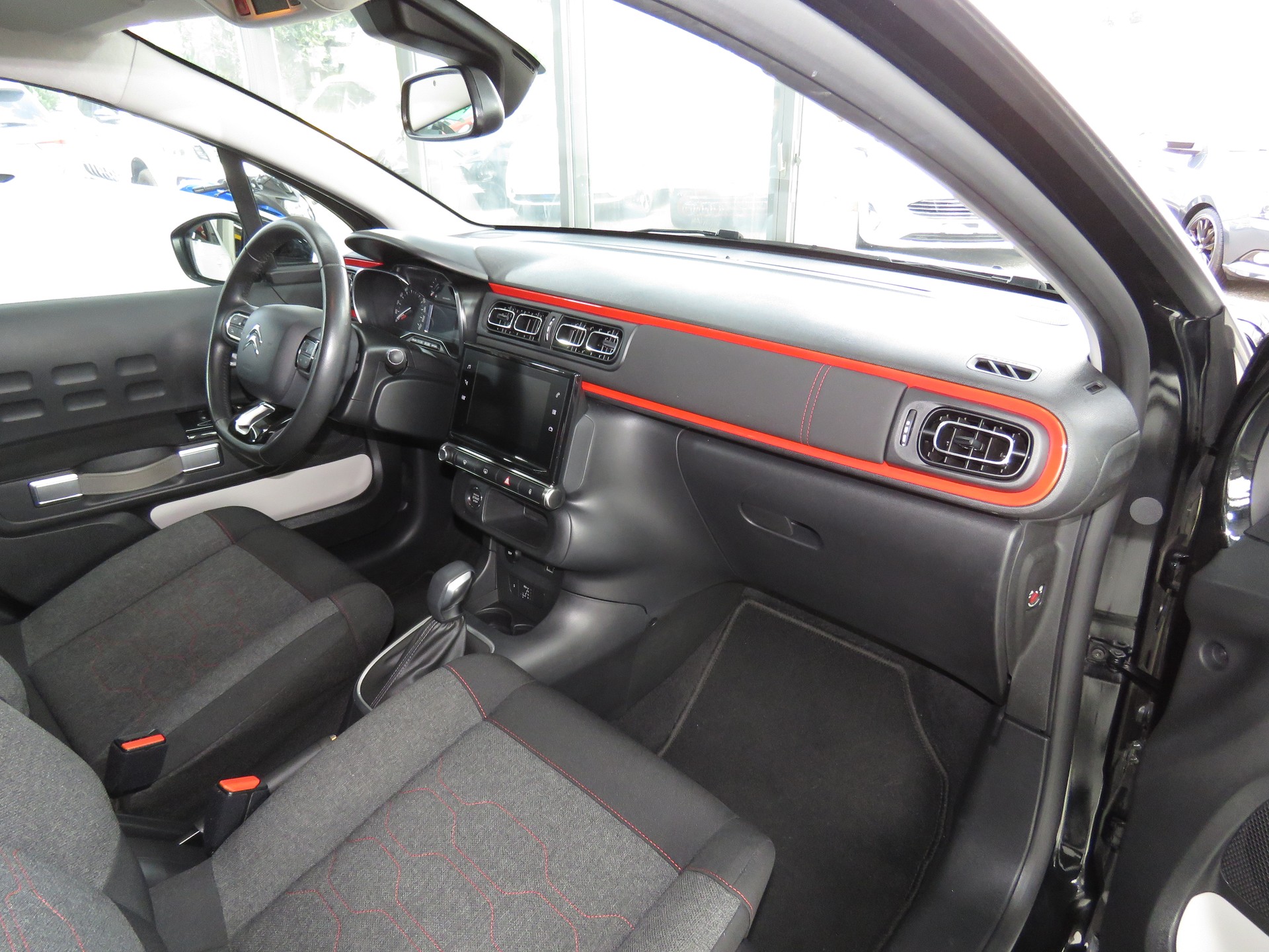 CITROEN C3 1.2i PureTech Shine EAT6-image-10