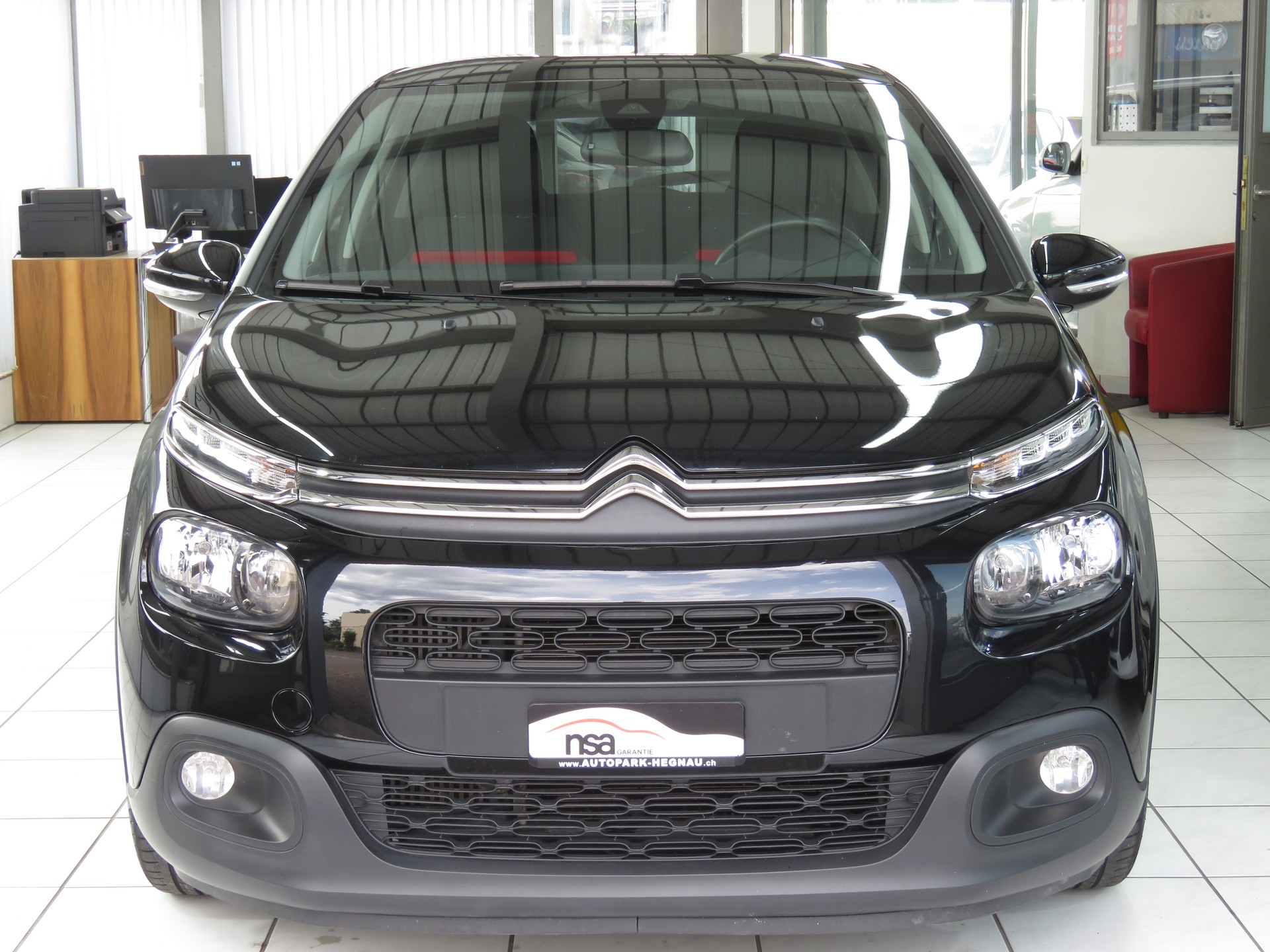 CITROEN C3 1.2i PureTech Shine EAT6-image-1