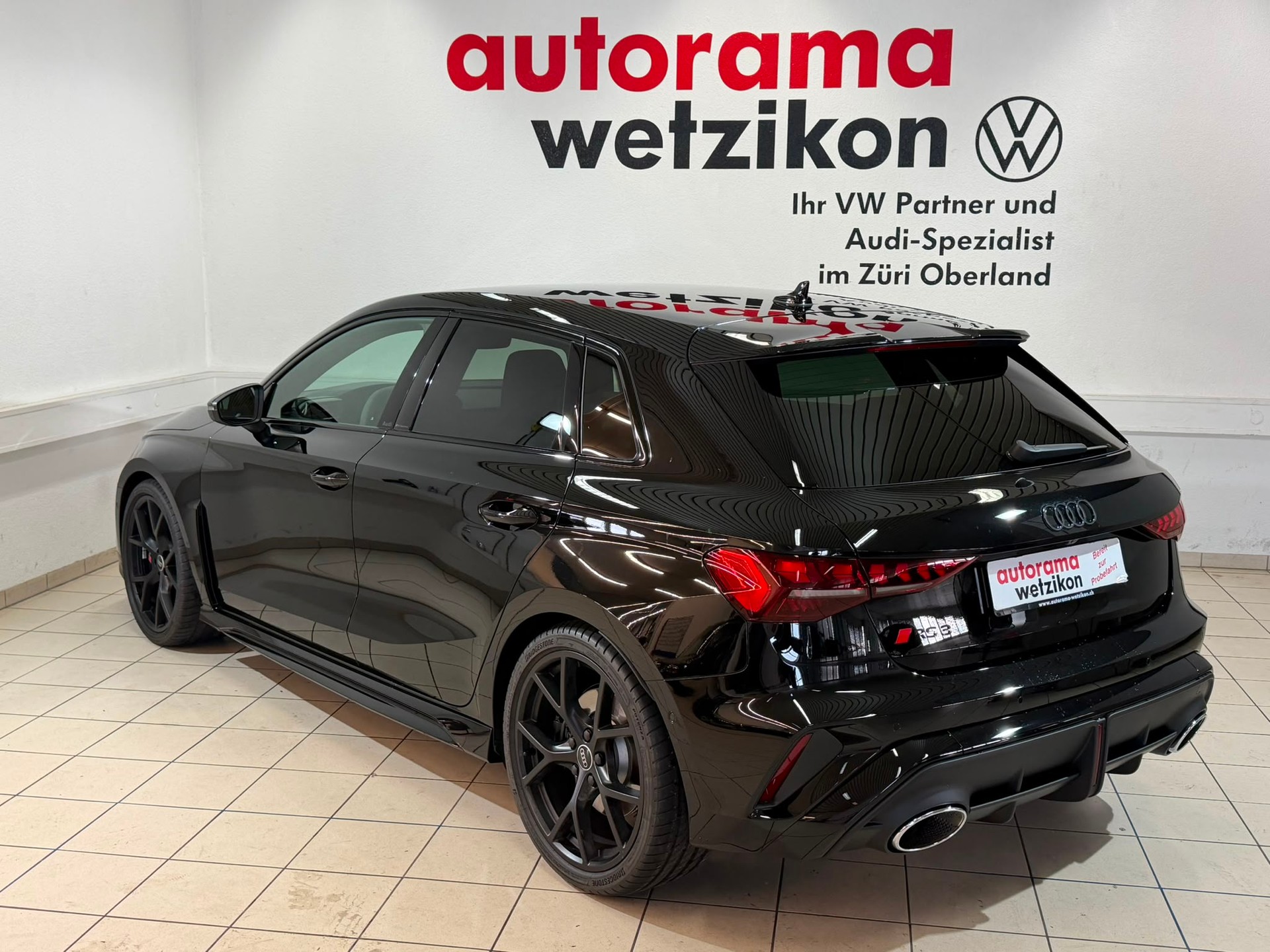 AUDI RS3 Sportback 2.5 TSI quattro S-tronic-image-2