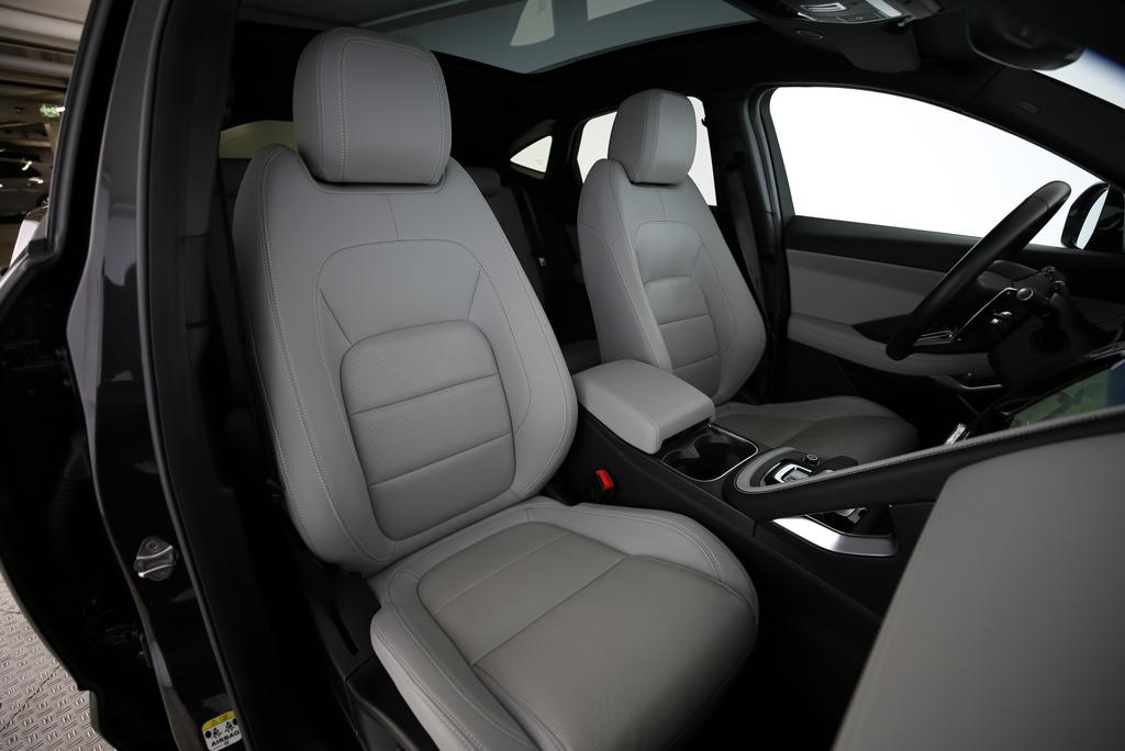 JAGUAR E-Pace 2.0 I4 200 R-Dynamic SE AWD-image-11