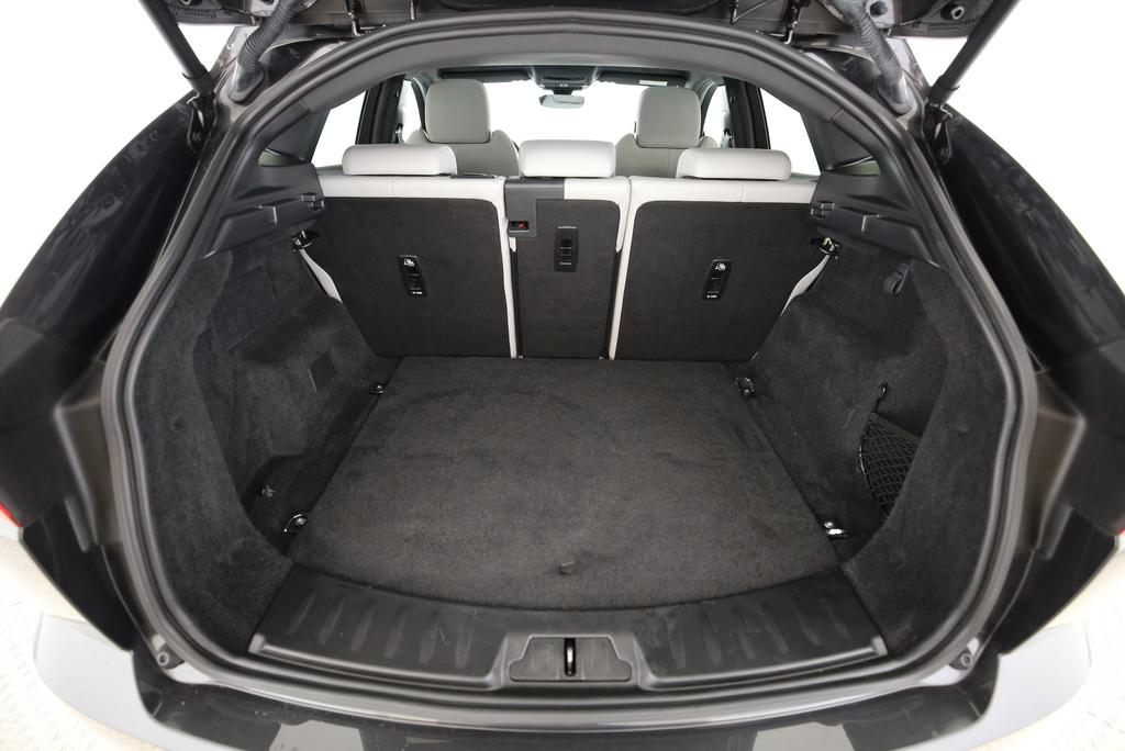 JAGUAR E-Pace 2.0 I4 200 R-Dynamic SE AWD-image-14