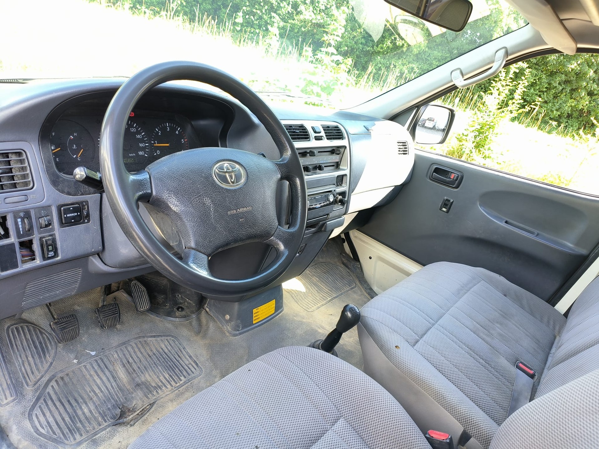 TOYOTA Hiace D-4D Kombi 4WD SWB-image-5