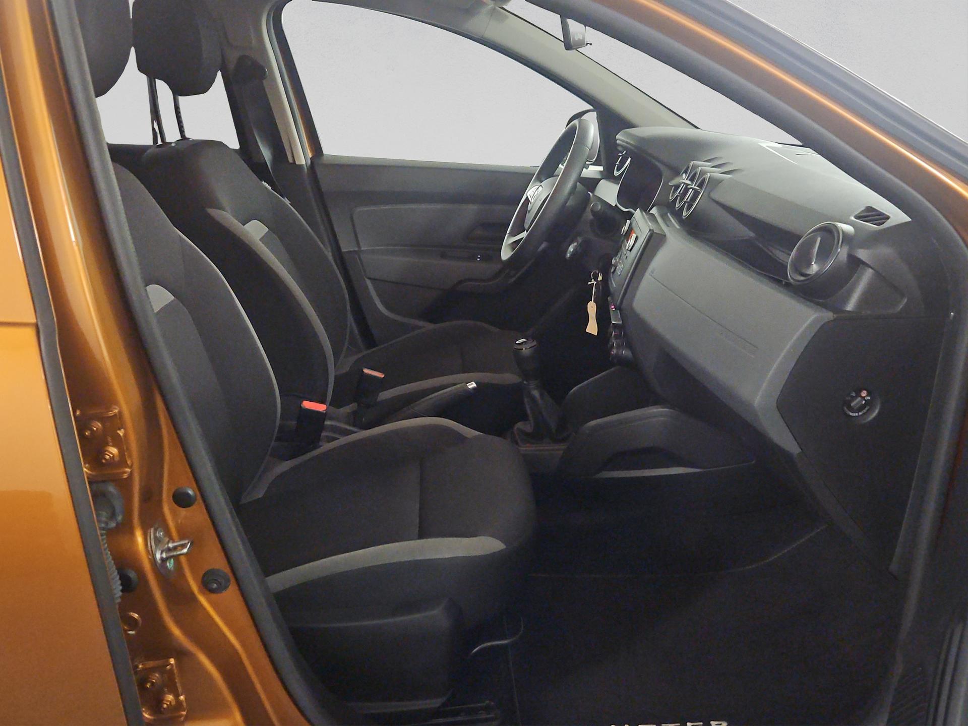 DACIA Duster TCe 100 Essential 4x2-image-16
