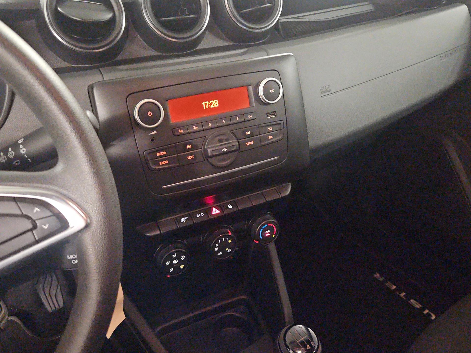 DACIA Duster TCe 100 Essential 4x2-image-11