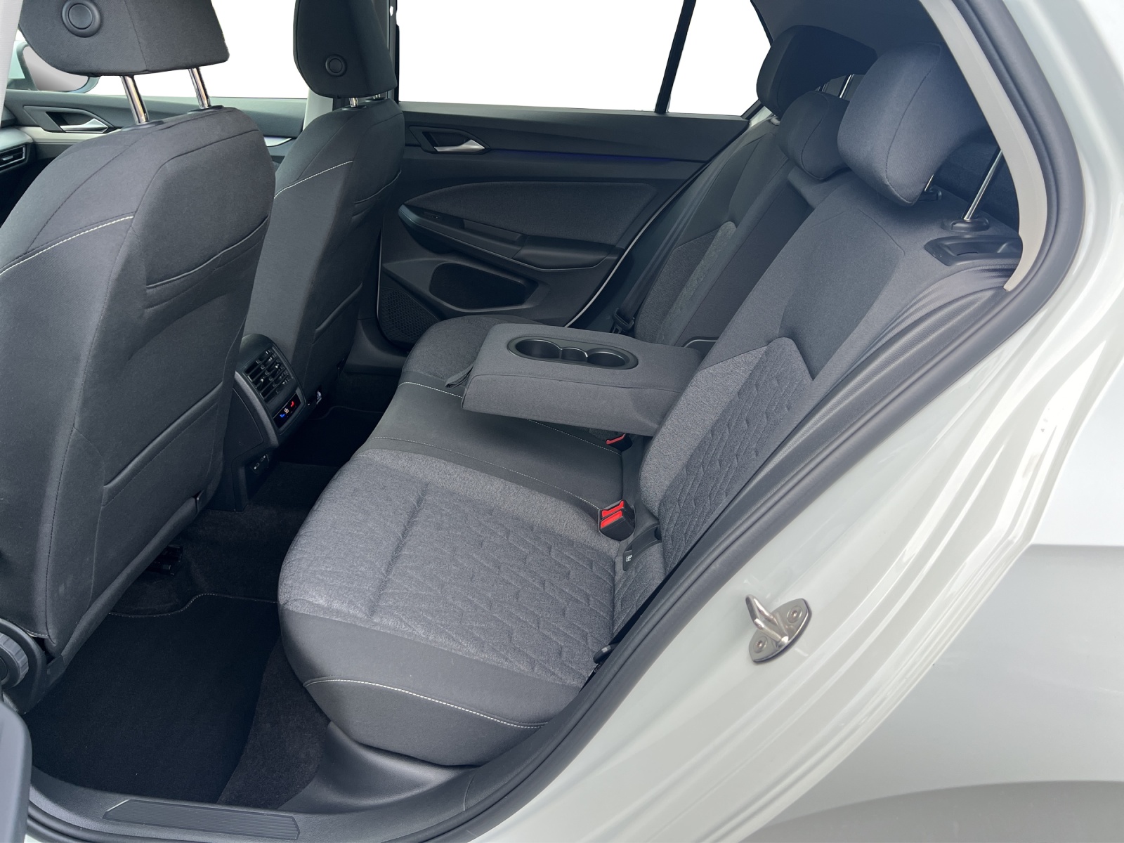 VW Golf 1.0 TSI Life-image-13