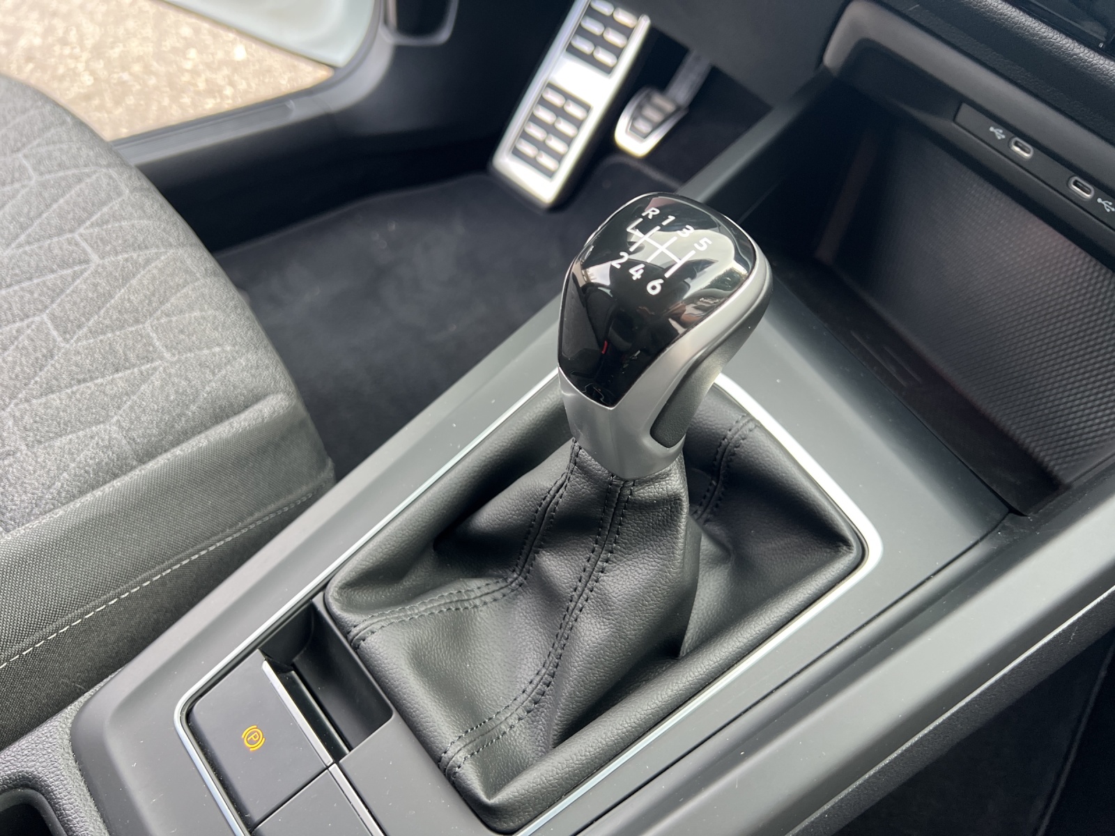 VW Golf 1.0 TSI Life-image-17