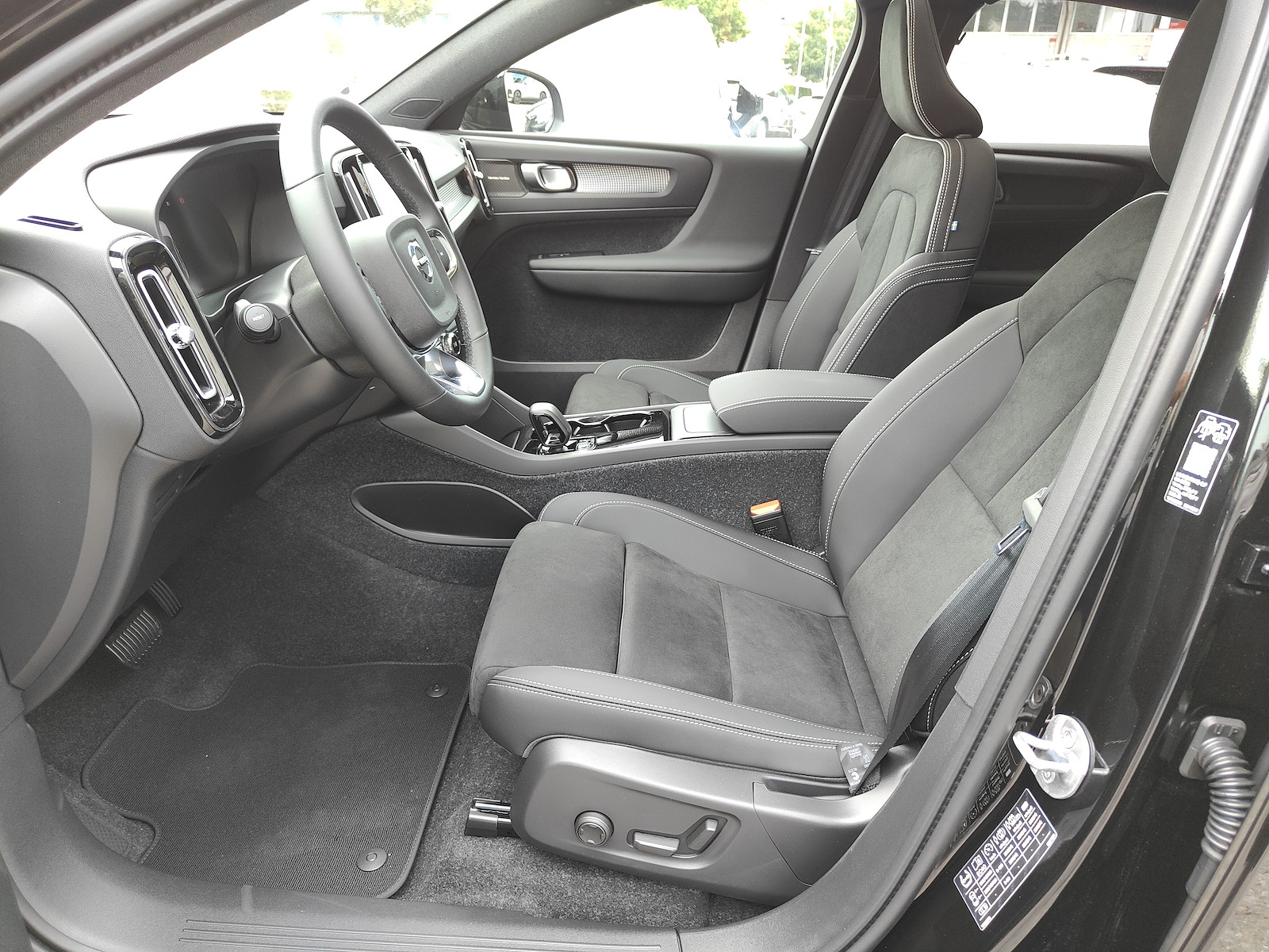 VOLVO EC40 Twin Ultra AWD XCENTRIC-image-7