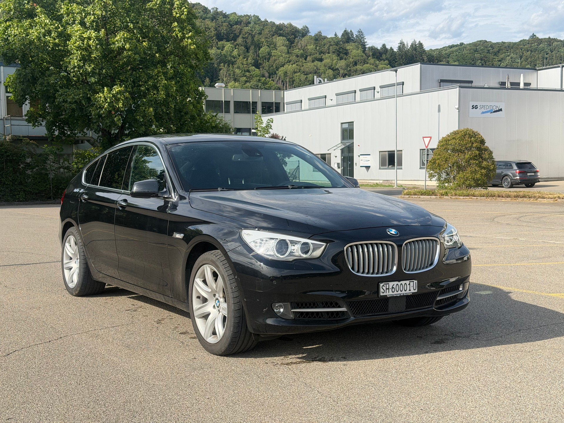 BMW 550i xDrive GT Steptronic-image-2