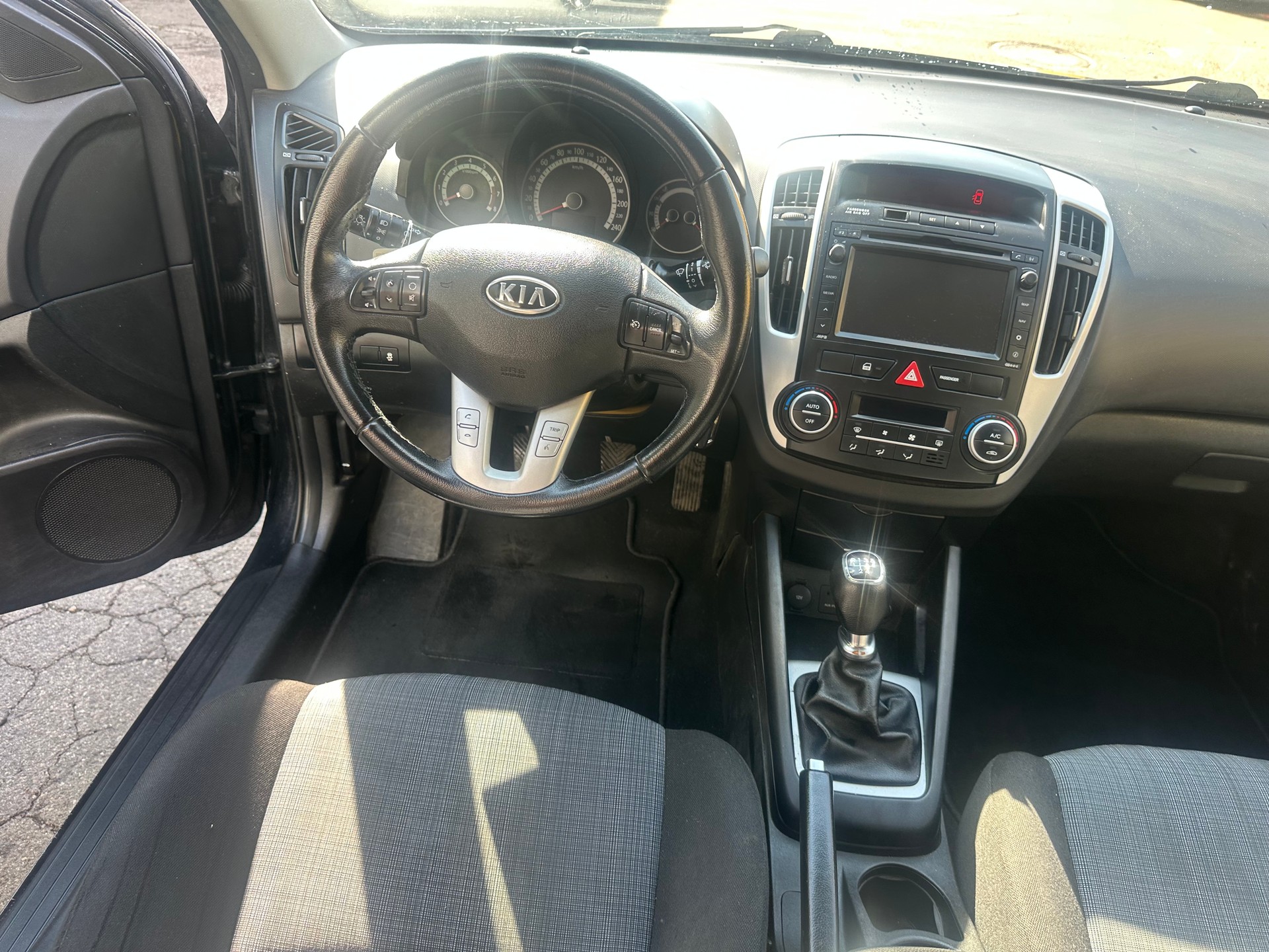 KIA Cee'd 1.4 16V _seven-image-7