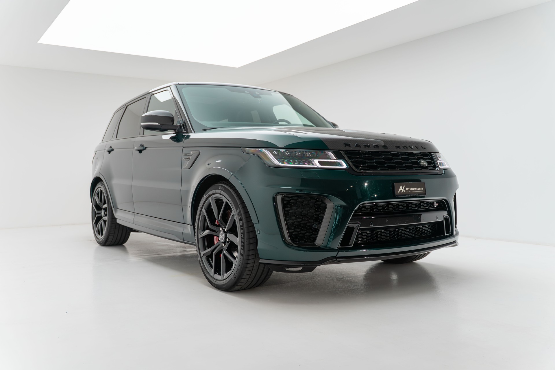 LAND ROVER Range Rover Sport 575 5.0 V8 S/C SVR Carbon Automatic-image-2