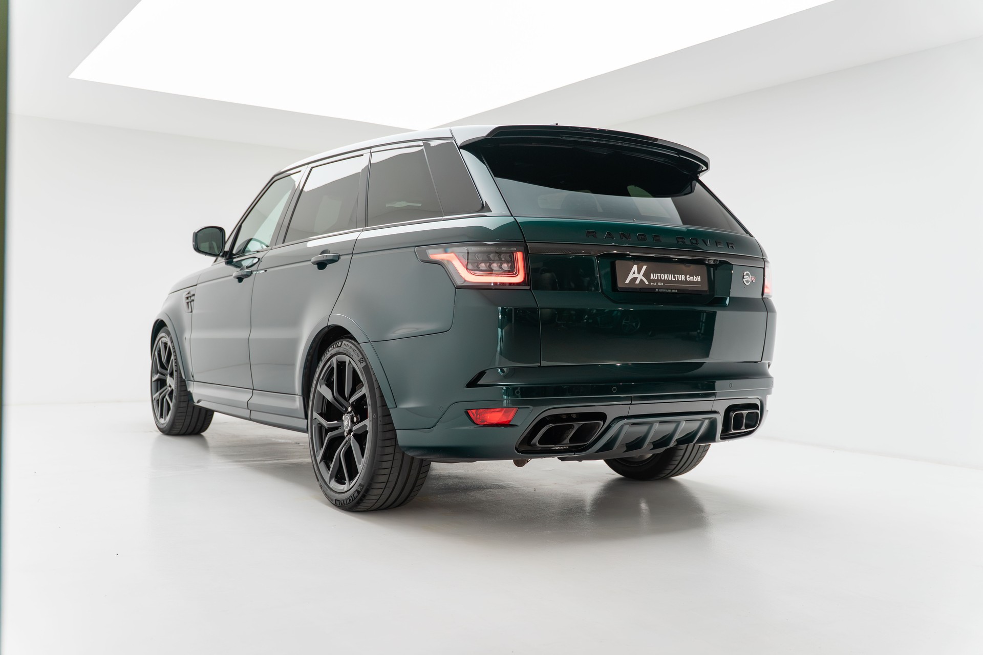 LAND ROVER Range Rover Sport 575 5.0 V8 S/C SVR Carbon Automatic-image-13