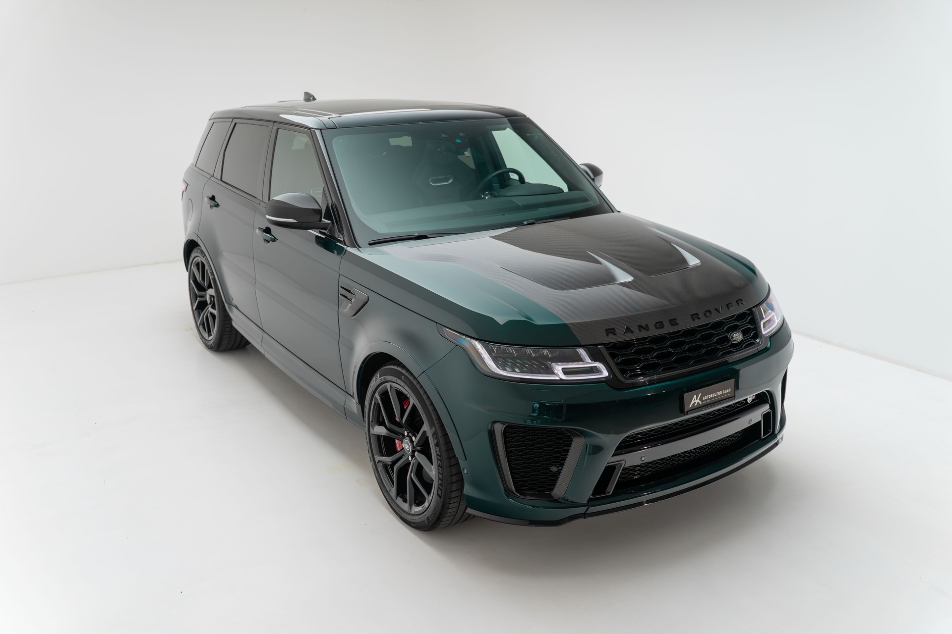 LAND ROVER Range Rover Sport 575 5.0 V8 S/C SVR Carbon Automatic-image-3
