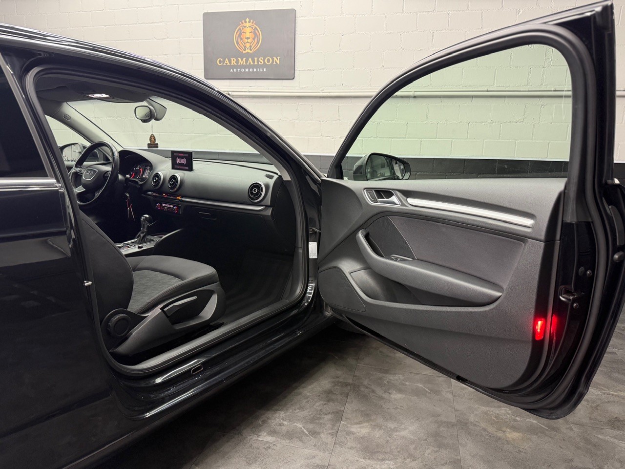AUDI A3 2.0 TDI Attraction S-tronic-image-18