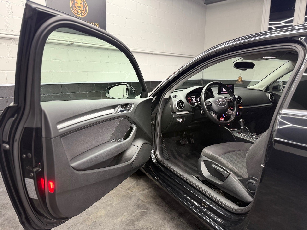 AUDI A3 2.0 TDI Attraction S-tronic-image-10