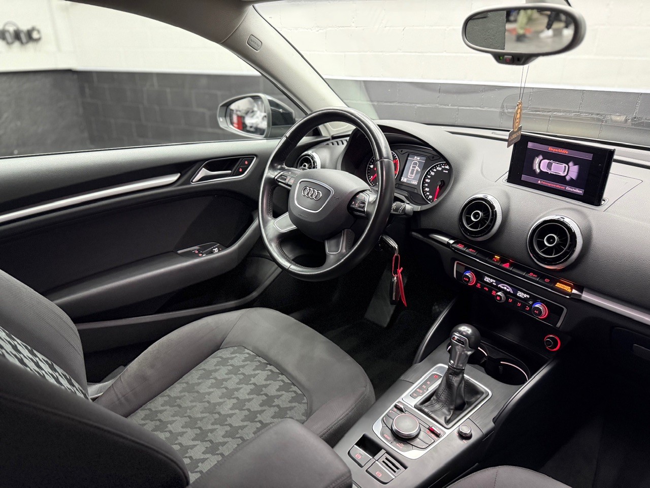 AUDI A3 2.0 TDI Attraction S-tronic-image-20