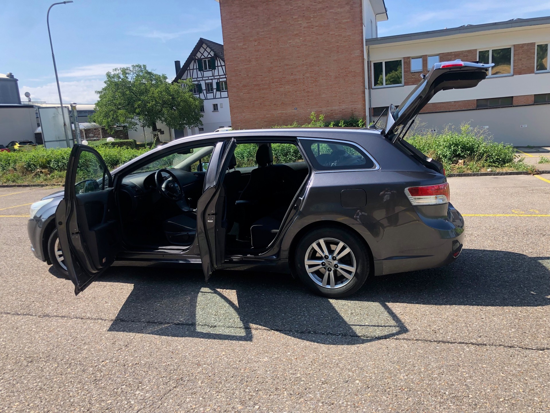TOYOTA Avensis SW 2.0 Linea Luna Multidrive-image-7