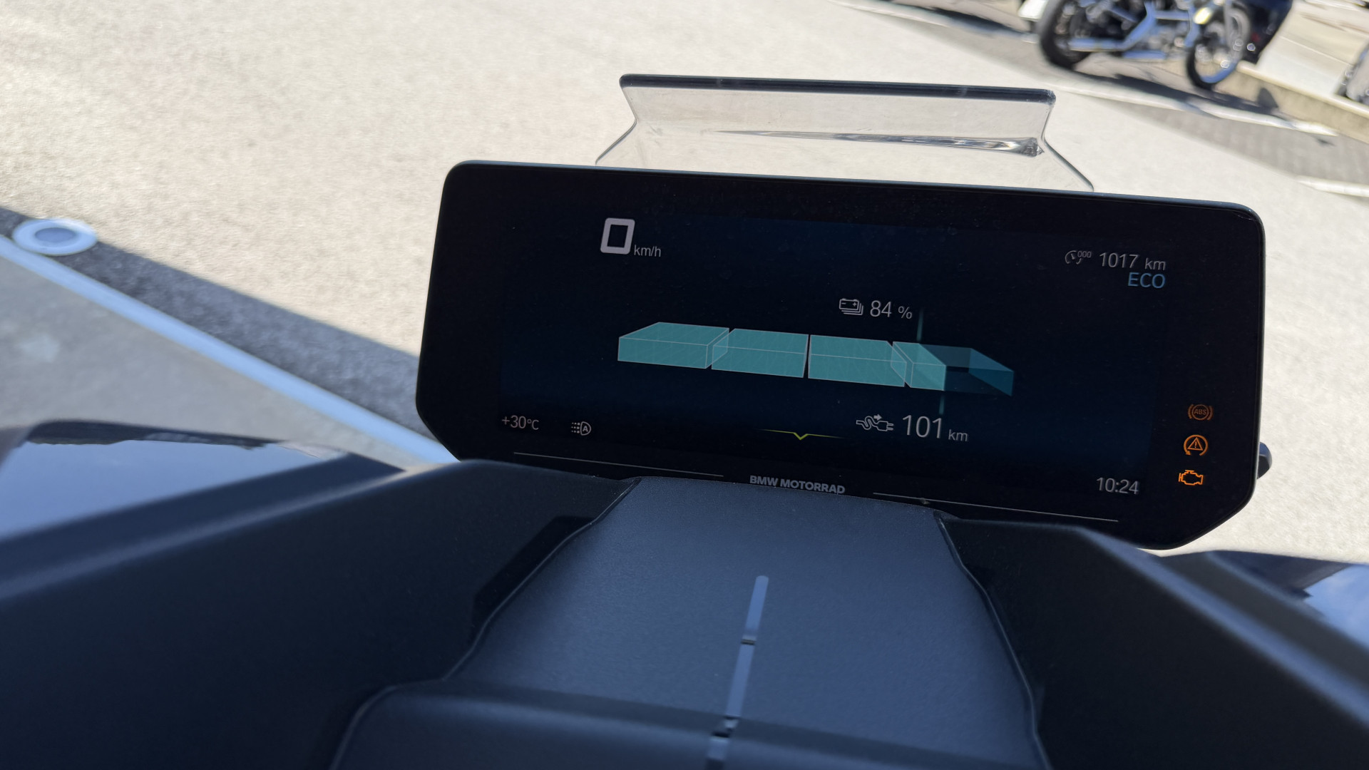 BMW CE 04-showroom-element-2