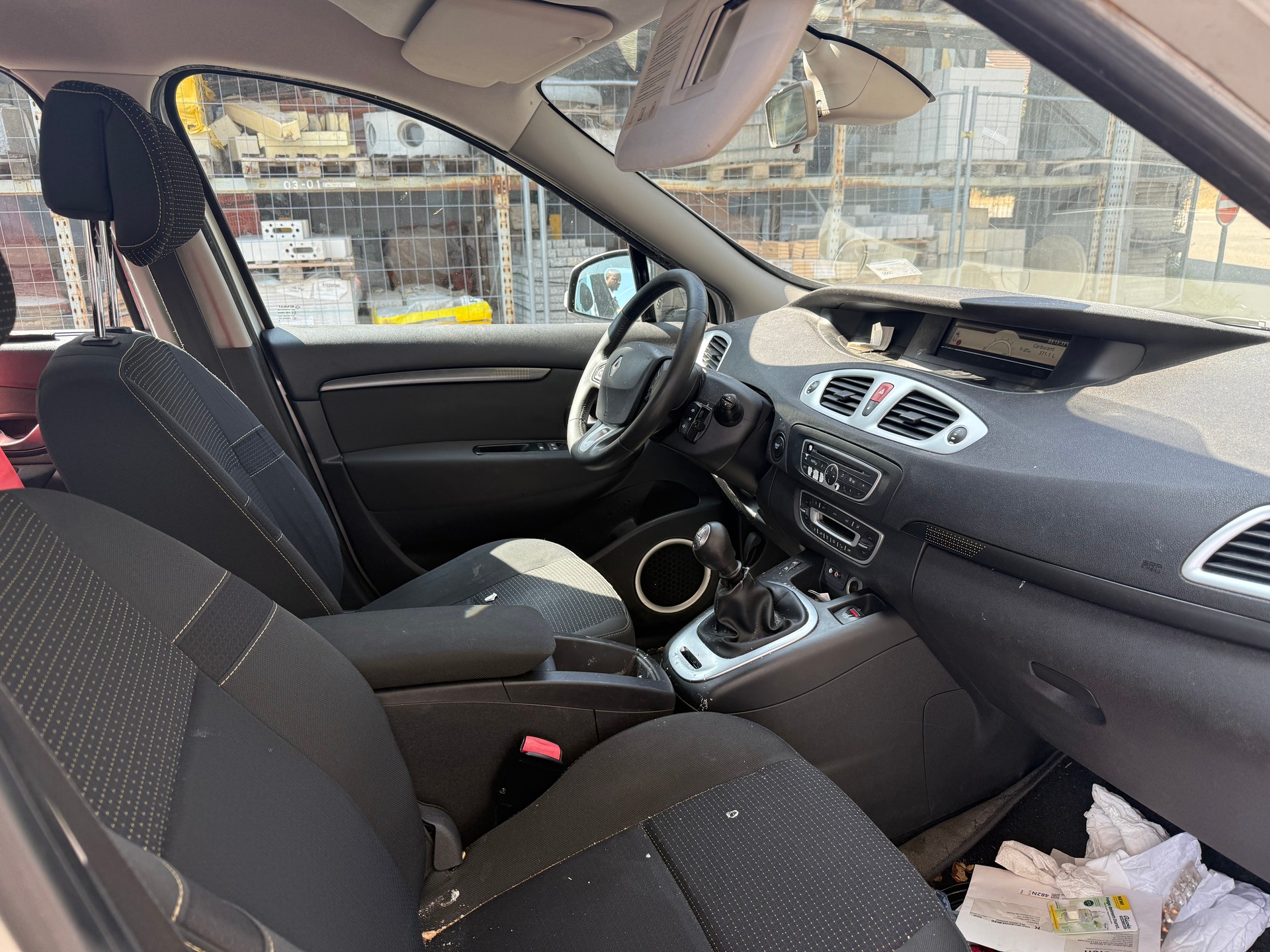 RENAULT Scénic 1.4 16V Turbo Dynamique-image-11