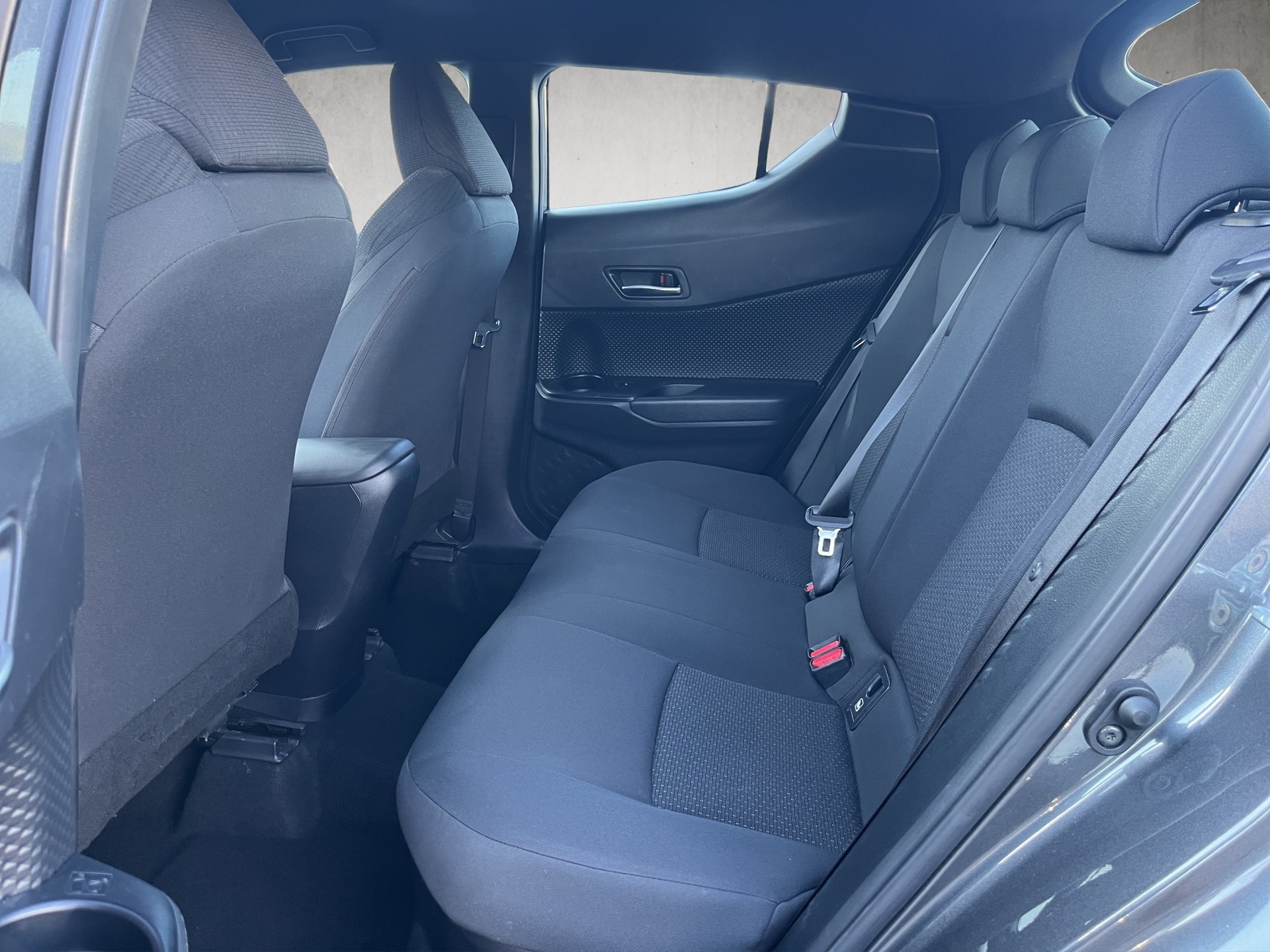 TOYOTA C-HR 1.8 HSD CVT Comfort-image-10