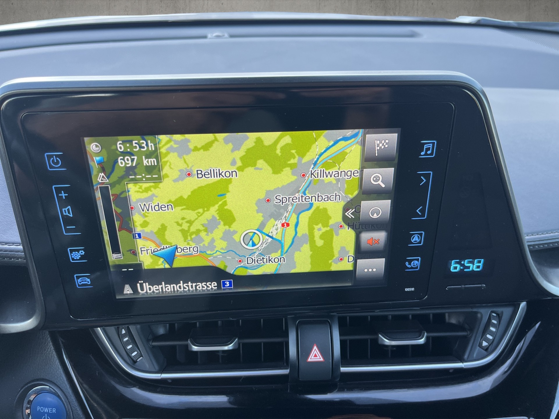 TOYOTA C-HR 1.8 HSD CVT Comfort-image-13