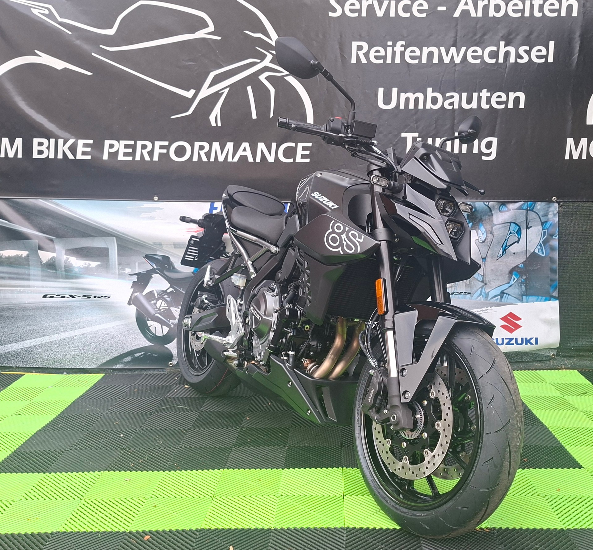 SUZUKI GSX 8 S EVO-showroom-element-1