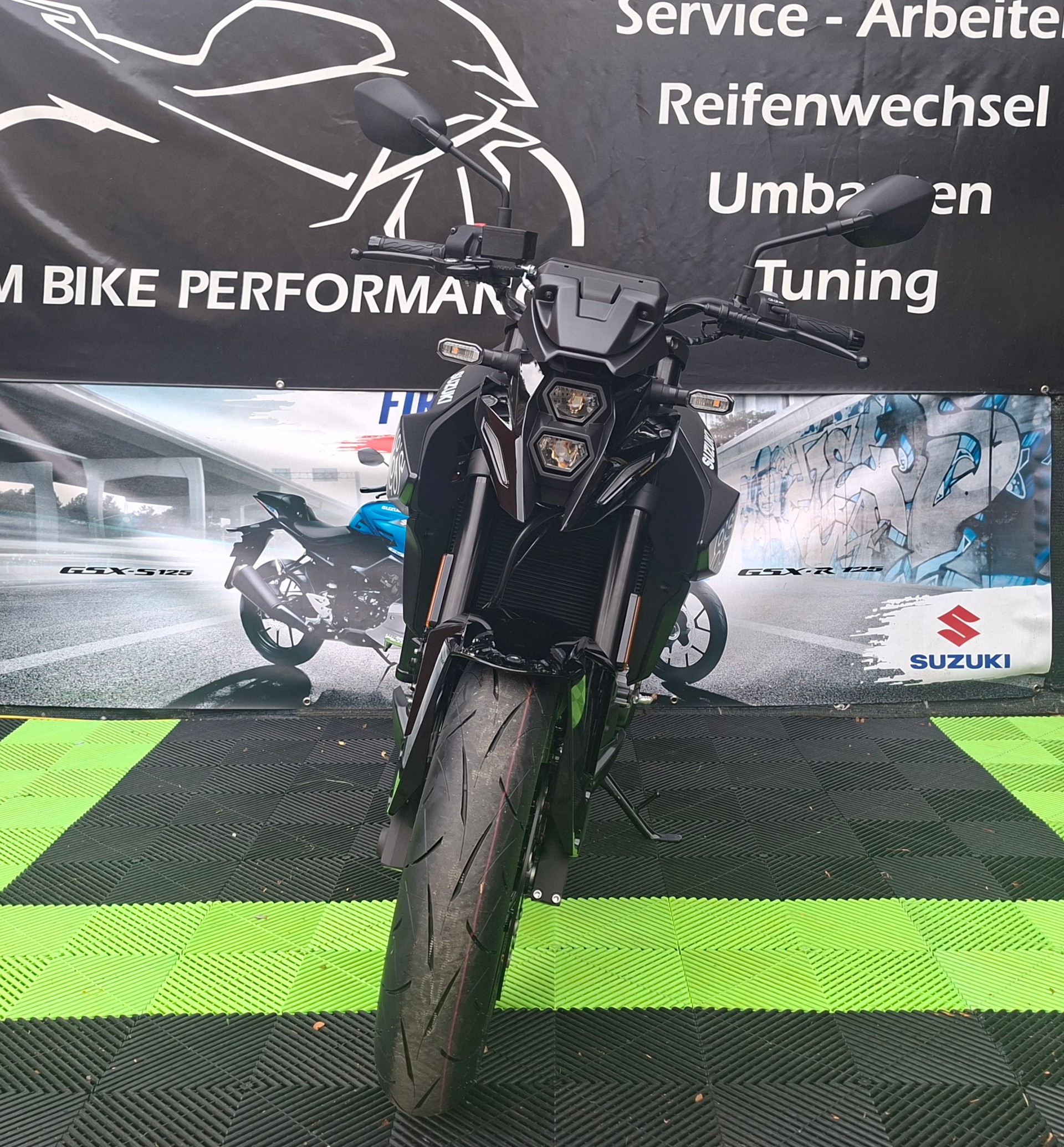 SUZUKI GSX 8 S EVO-showroom-element-2