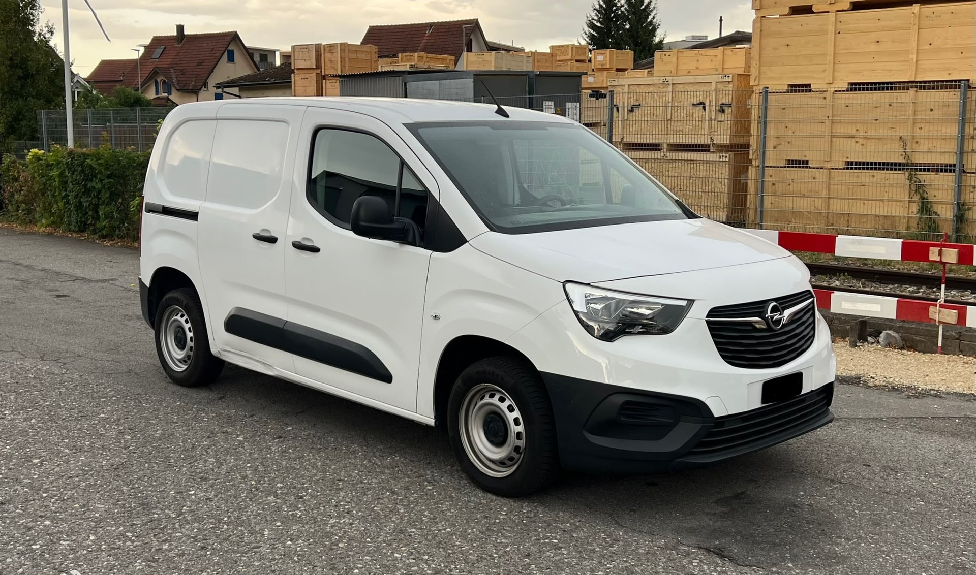 OPEL Combo 1.2 Cargo Essentia start/stop-image-0