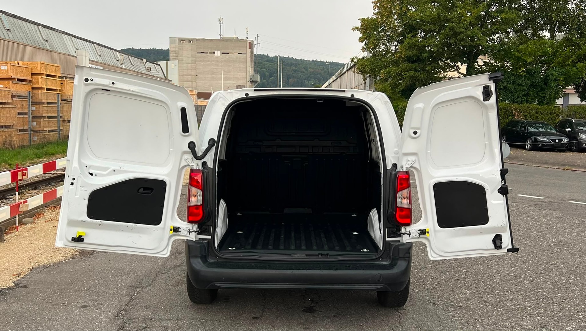 OPEL Combo 1.2 Cargo Essentia start/stop-image-5