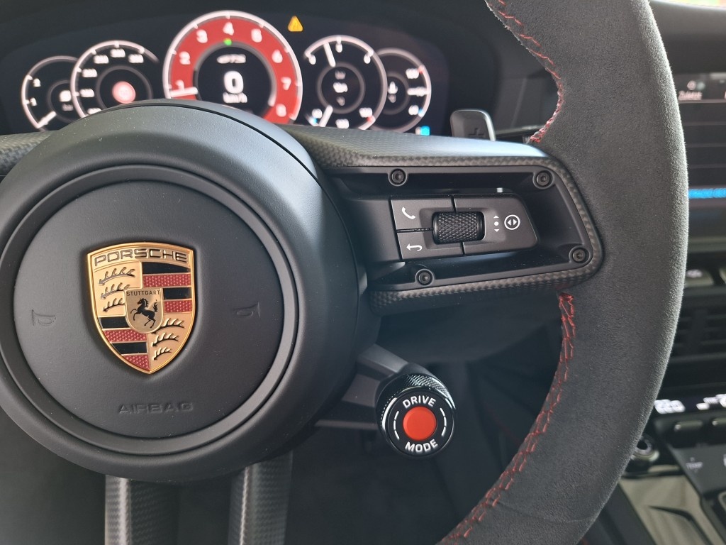 PORSCHE 911 Carrera 4 GTS PDK-image-13