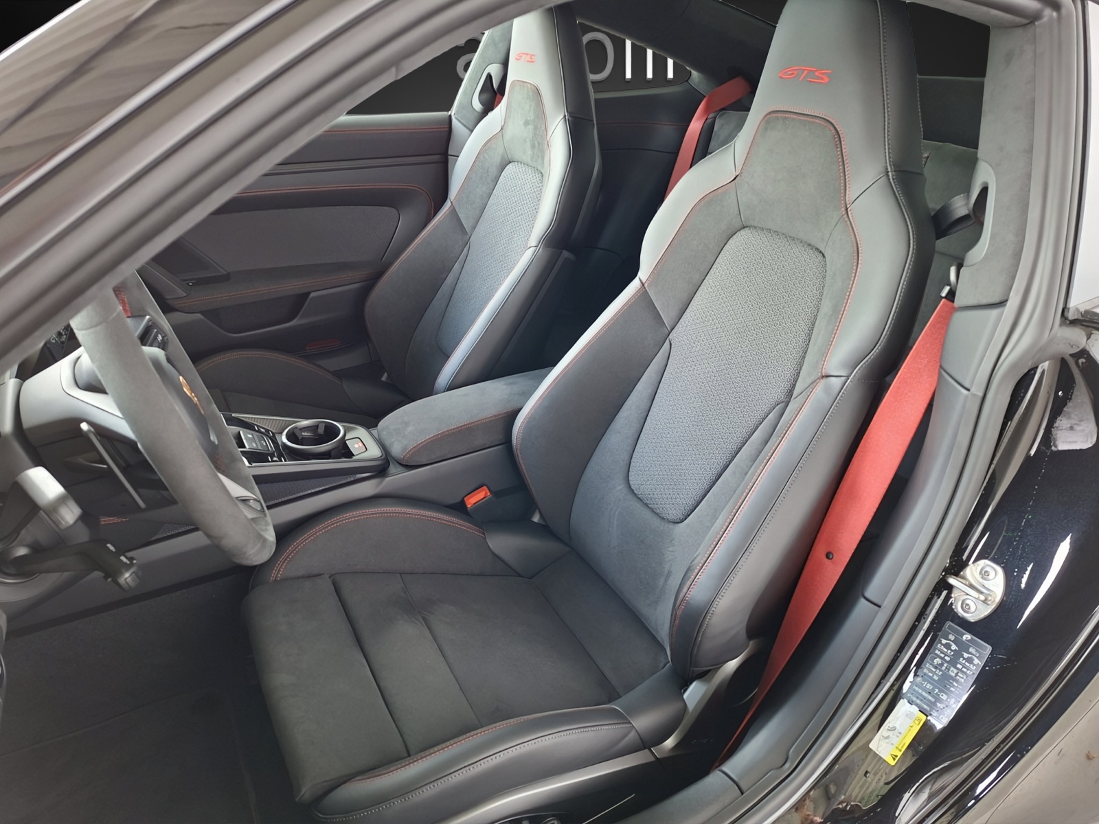 PORSCHE 911 Carrera 4 GTS PDK-image-7