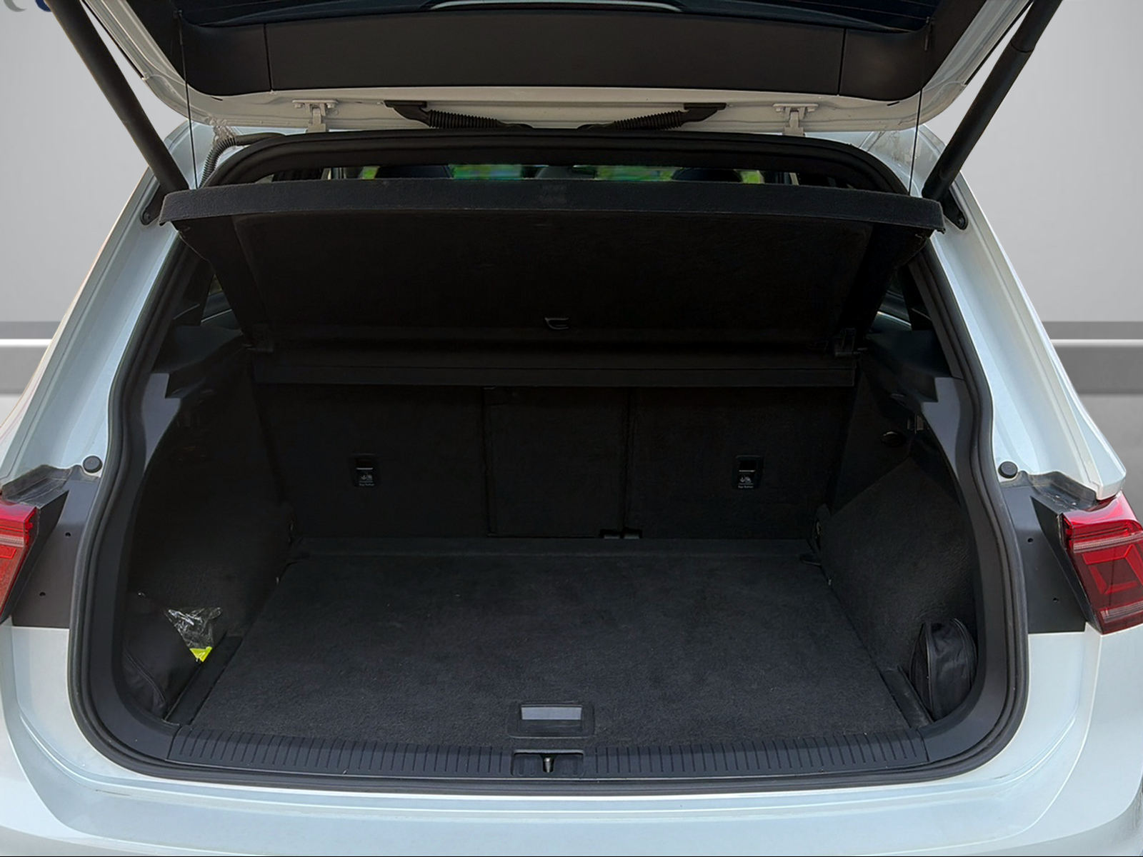 VW Tiguan 2.0TSI R 4Motion DSG-image-5
