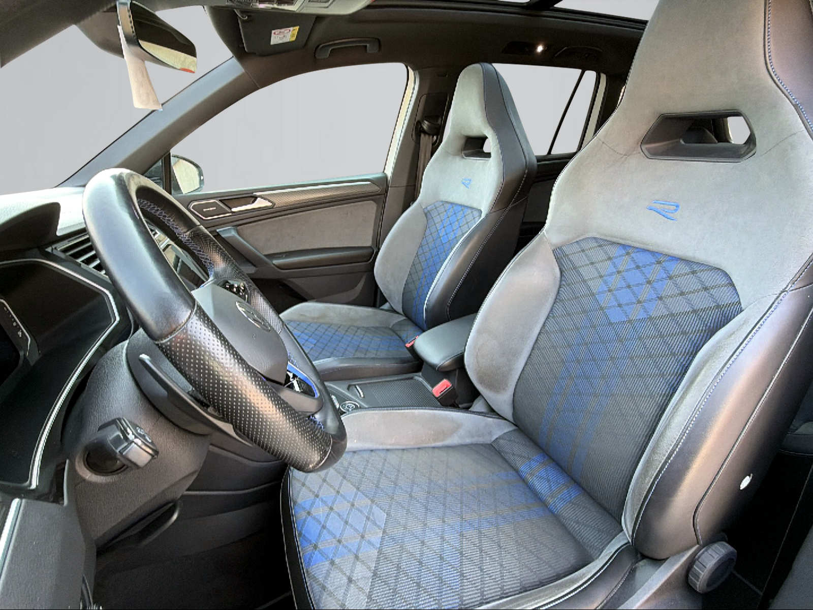 VW Tiguan 2.0TSI R 4Motion DSG-image-6