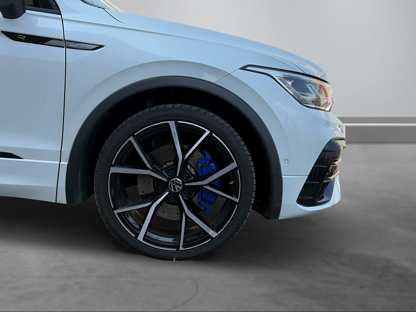 VW Tiguan 2.0TSI R 4Motion DSG-image-13