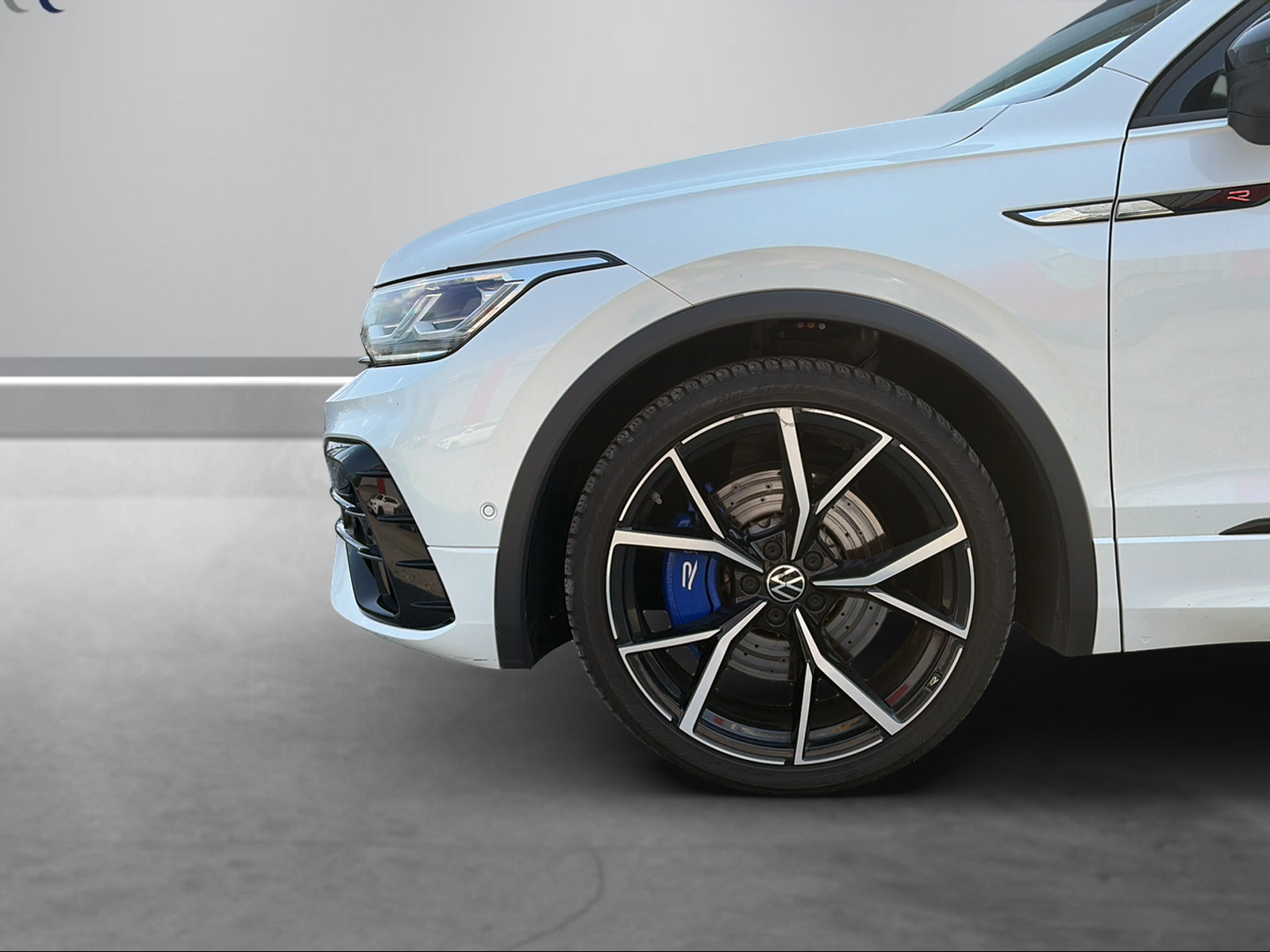 VW Tiguan 2.0TSI R 4Motion DSG-image-10