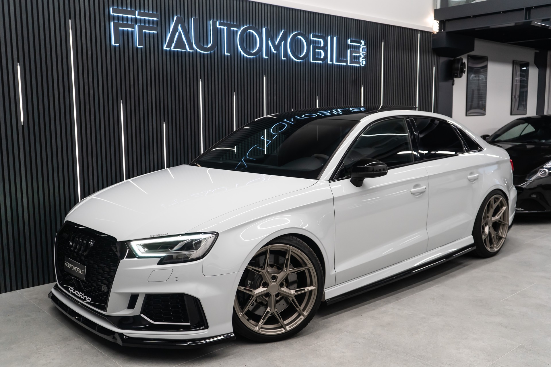 AUDI AUDI RS3 LIMOUSINE 2.5 TSI QUATTRO S-TRONIC / CH-FZ / APR-showroom-element-1