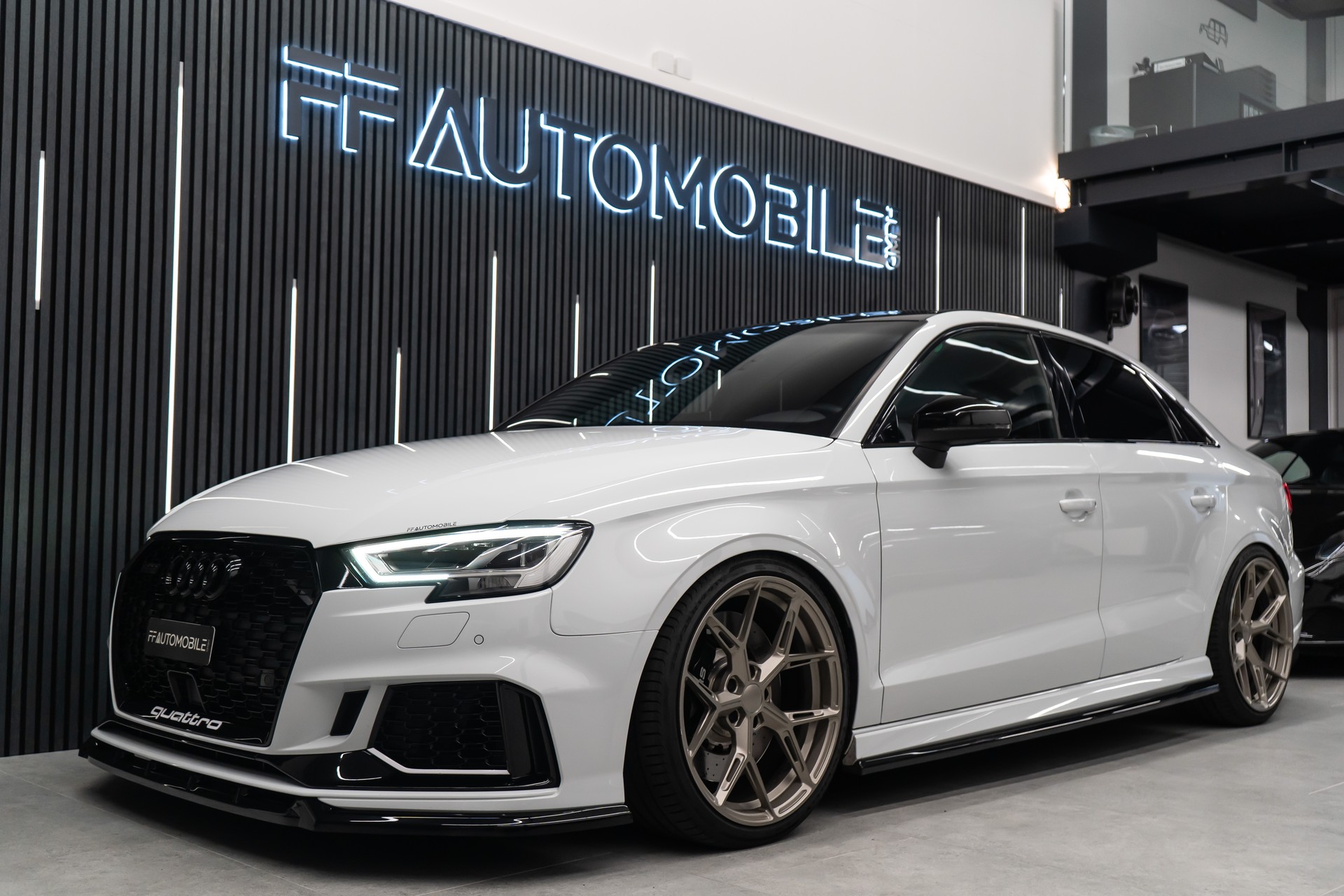 AUDI AUDI RS3 LIMOUSINE 2.5 TSI QUATTRO S-TRONIC / CH-FZ / APR-showroom-element-2