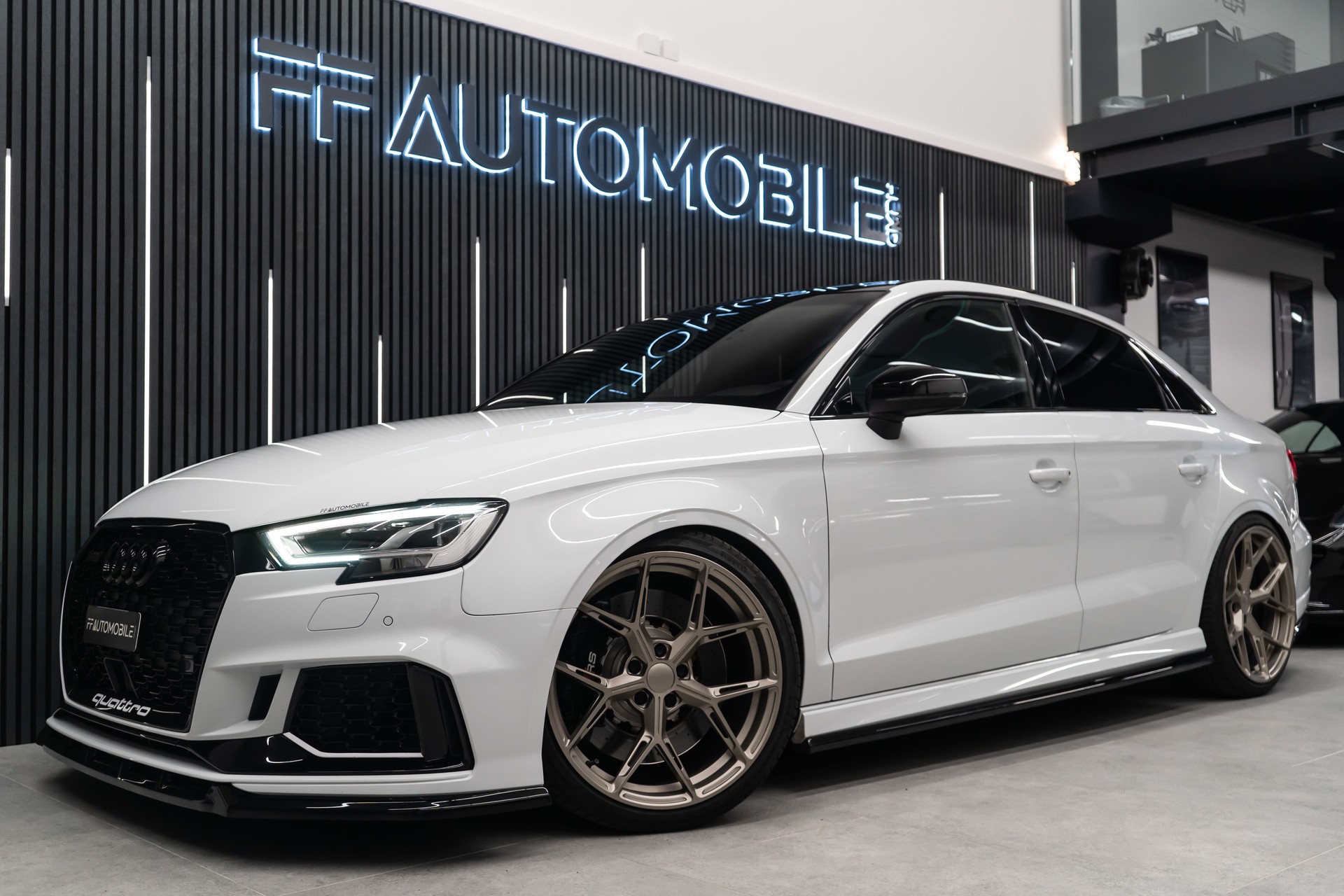AUDI AUDI RS3 LIMOUSINE 2.5 TSI QUATTRO S-TRONIC / CH-FZ / APR