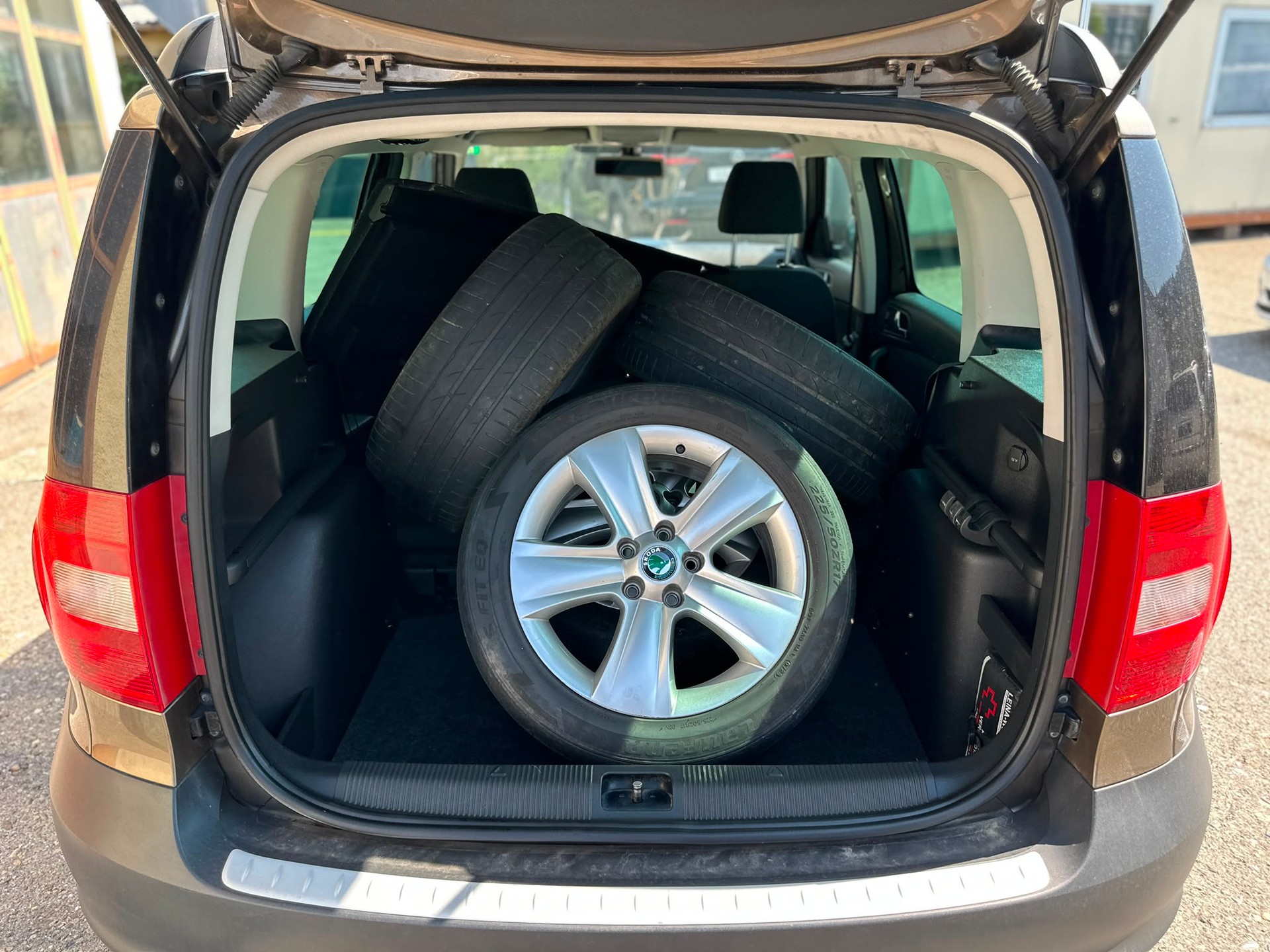 SKODA Yeti 2.0 TDI Ambition 4x4-image-11