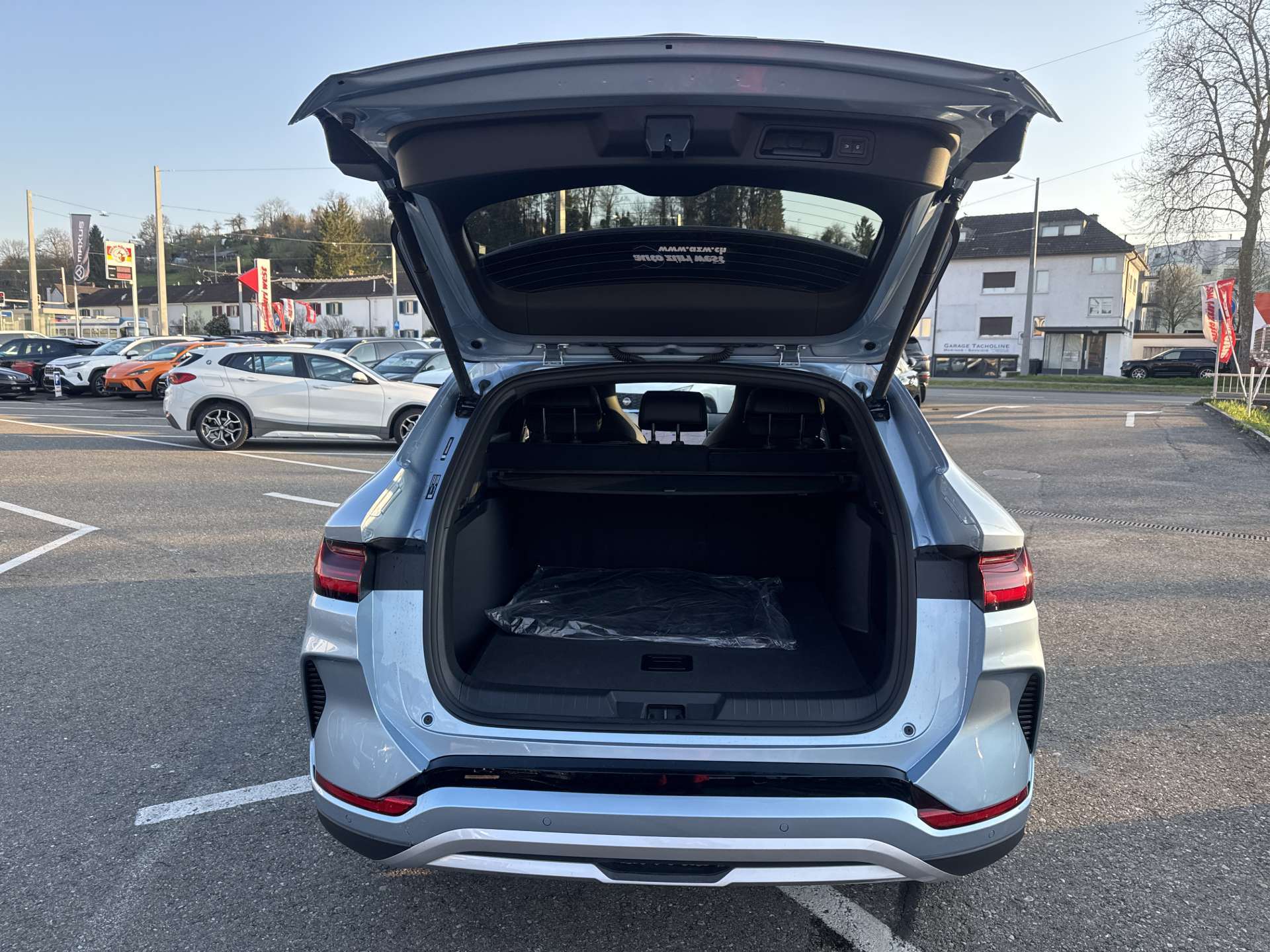 BYD Seal U DM-i PHEV Design AWD 324PS Automat-image-6